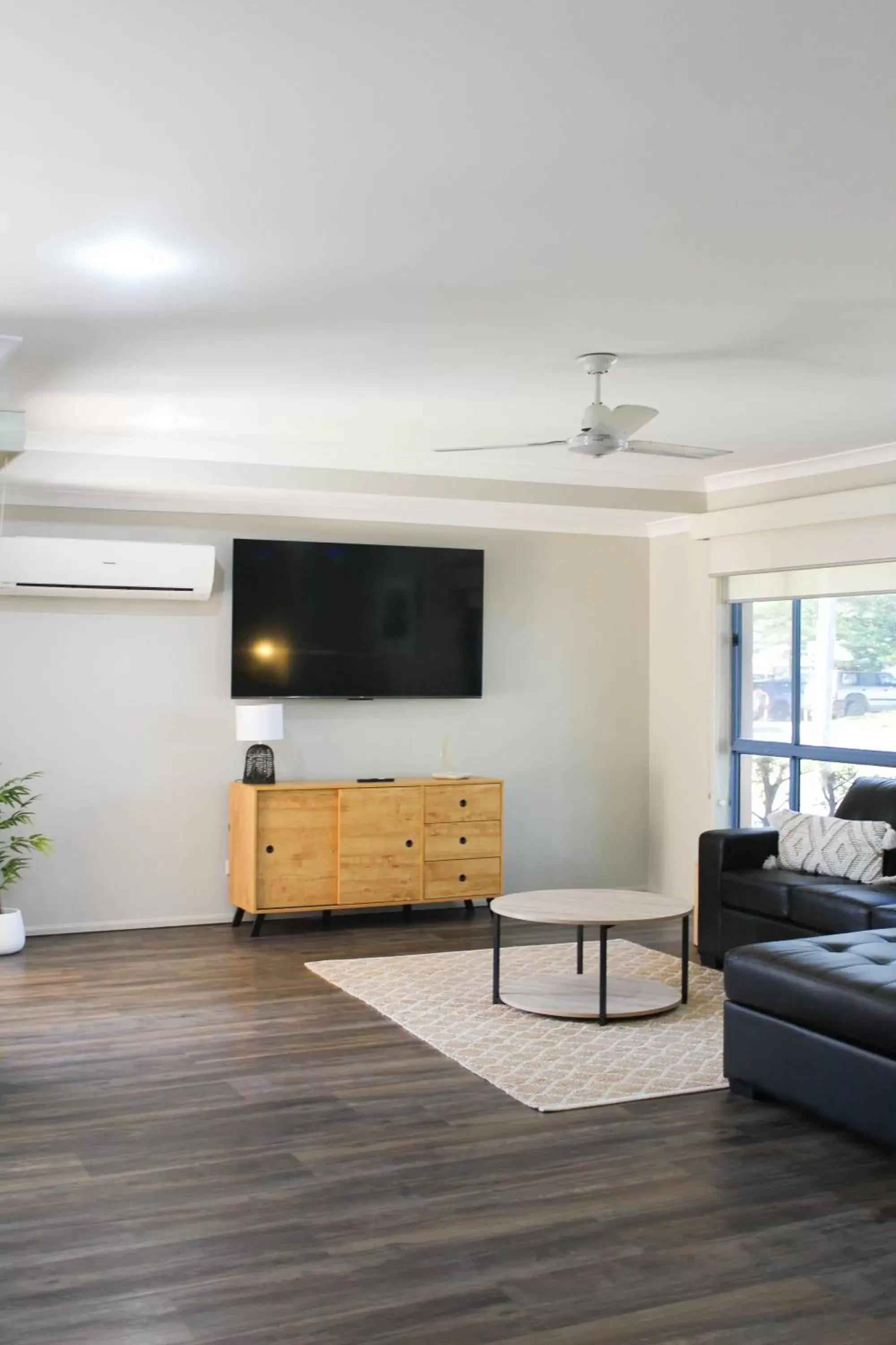 TV and multimedia, TV/Entertainment Center in Yamba Twin Pines Motel
