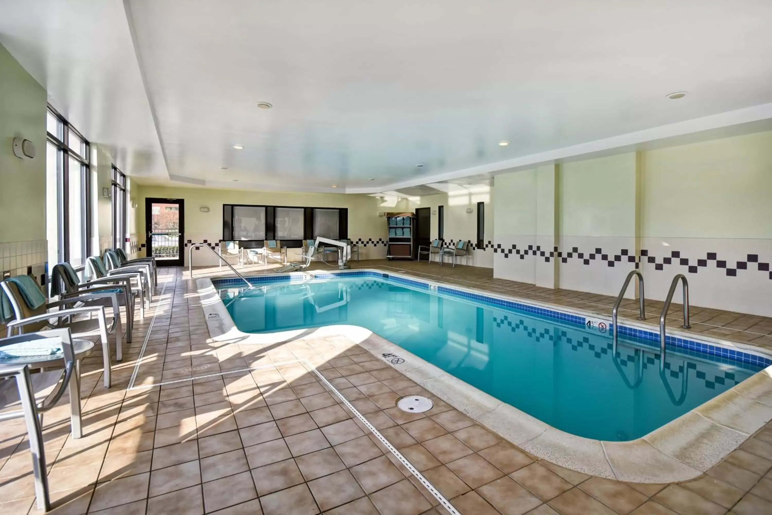 Swimming Pool in SpringHill Suites by Marriott Baltimore BWI Airport
