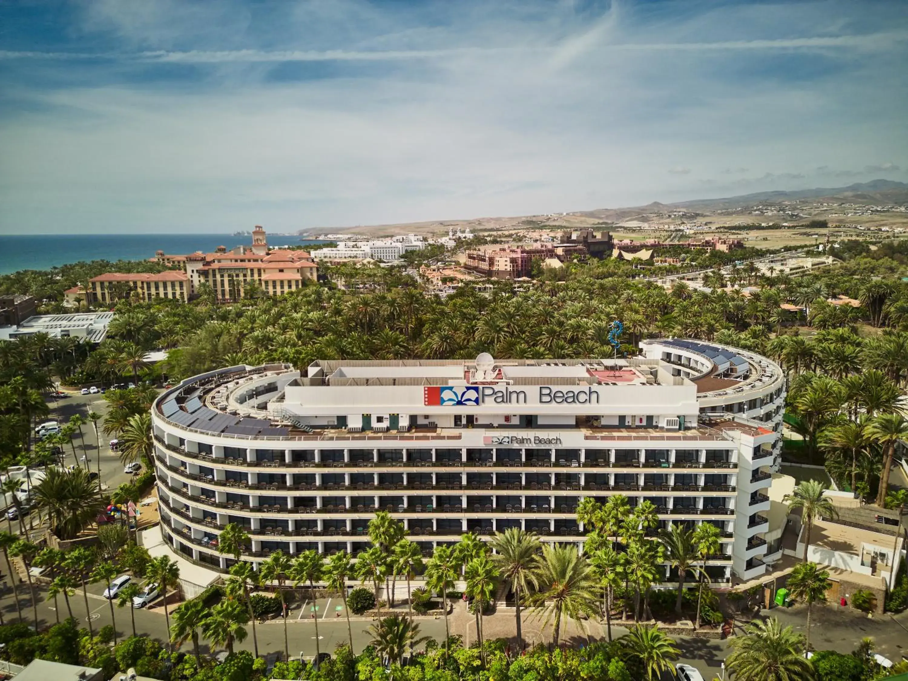 Property building in Seaside Palm Beach Property building in Seaside Palm Beach