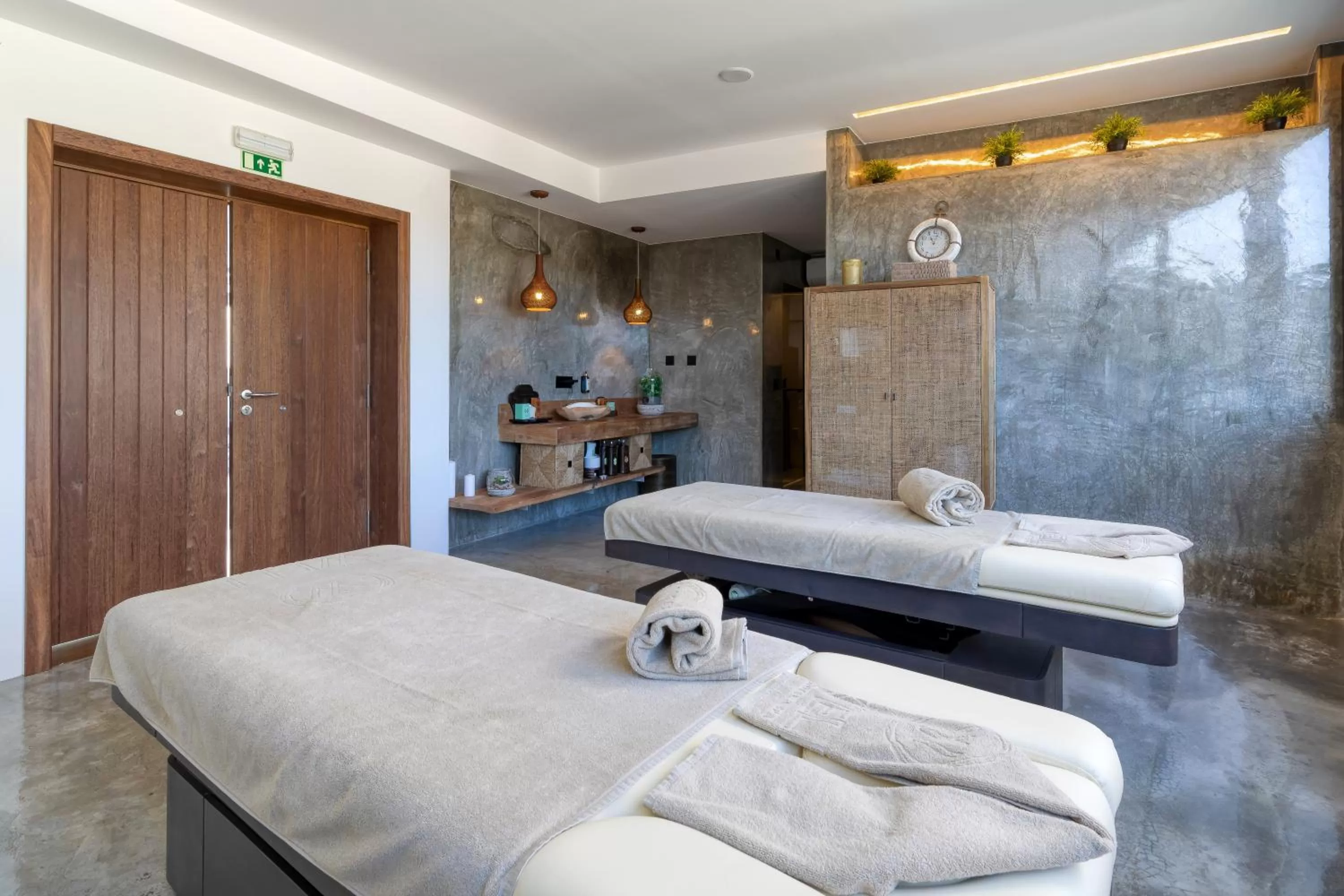 Massage, Bed in Well Hotel & Spa