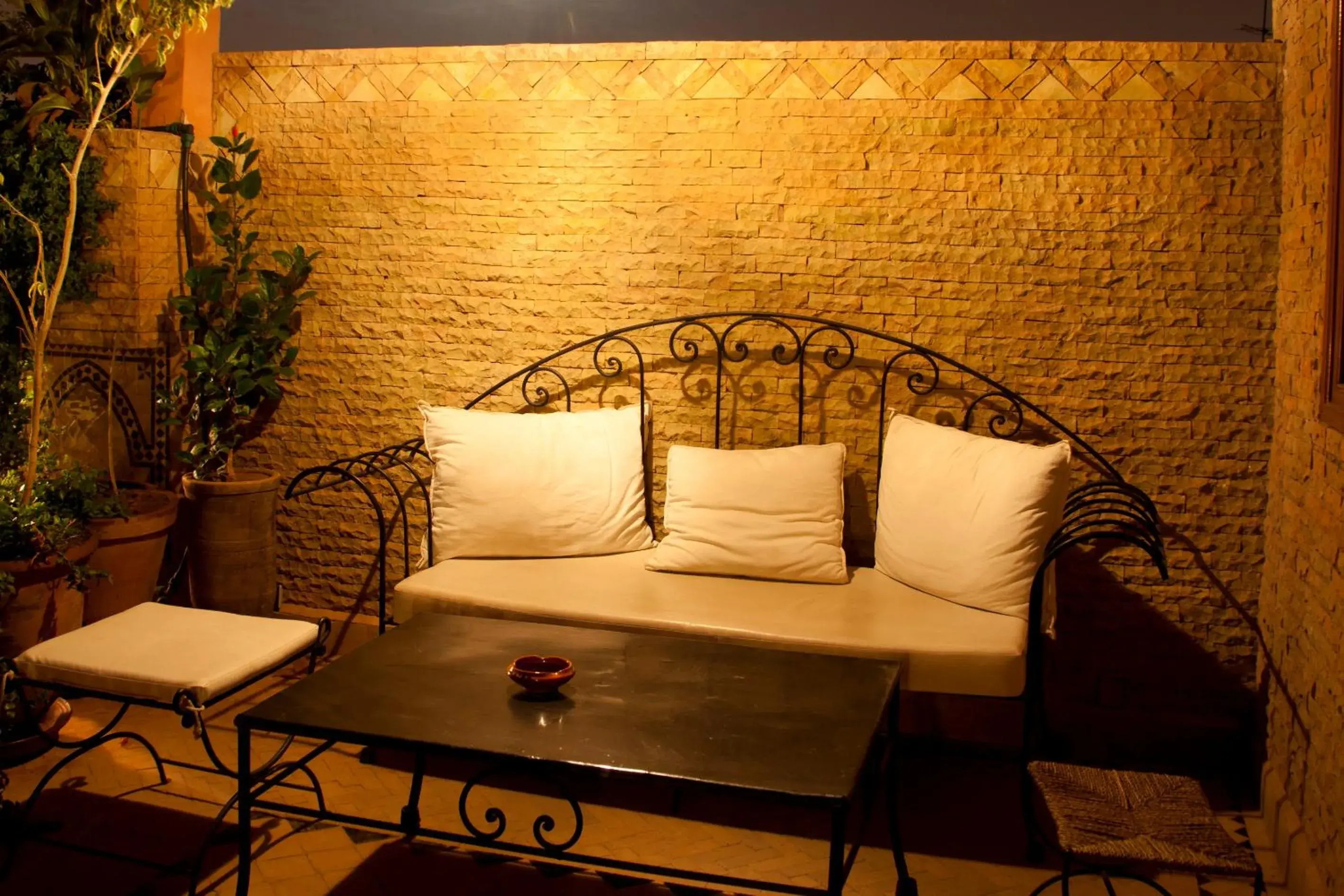 Balcony/Terrace, Bed in Riad Les Trois Palmiers El Bacha
