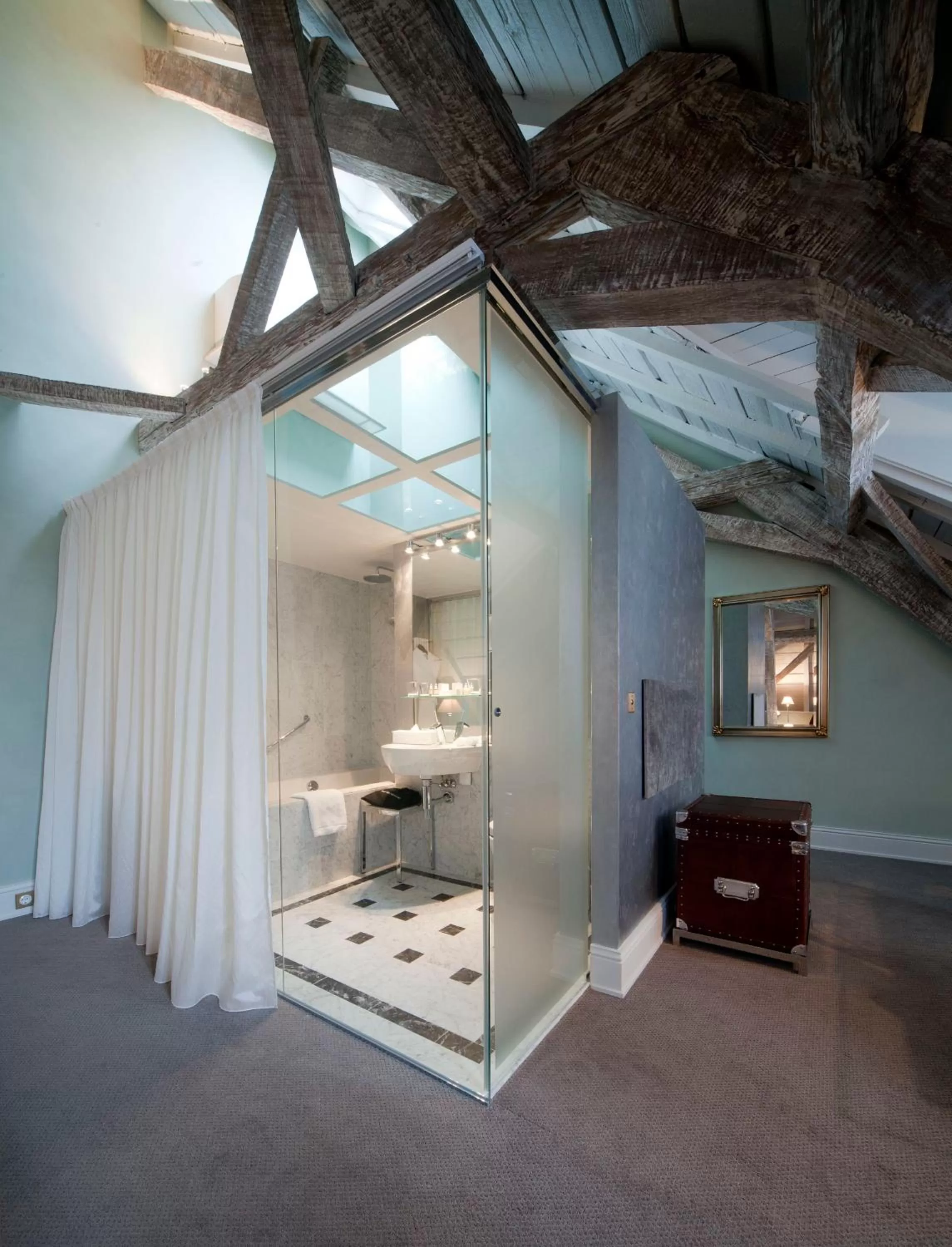 Bathroom in Hotel Le Place d'Armes - Relais & Châteaux