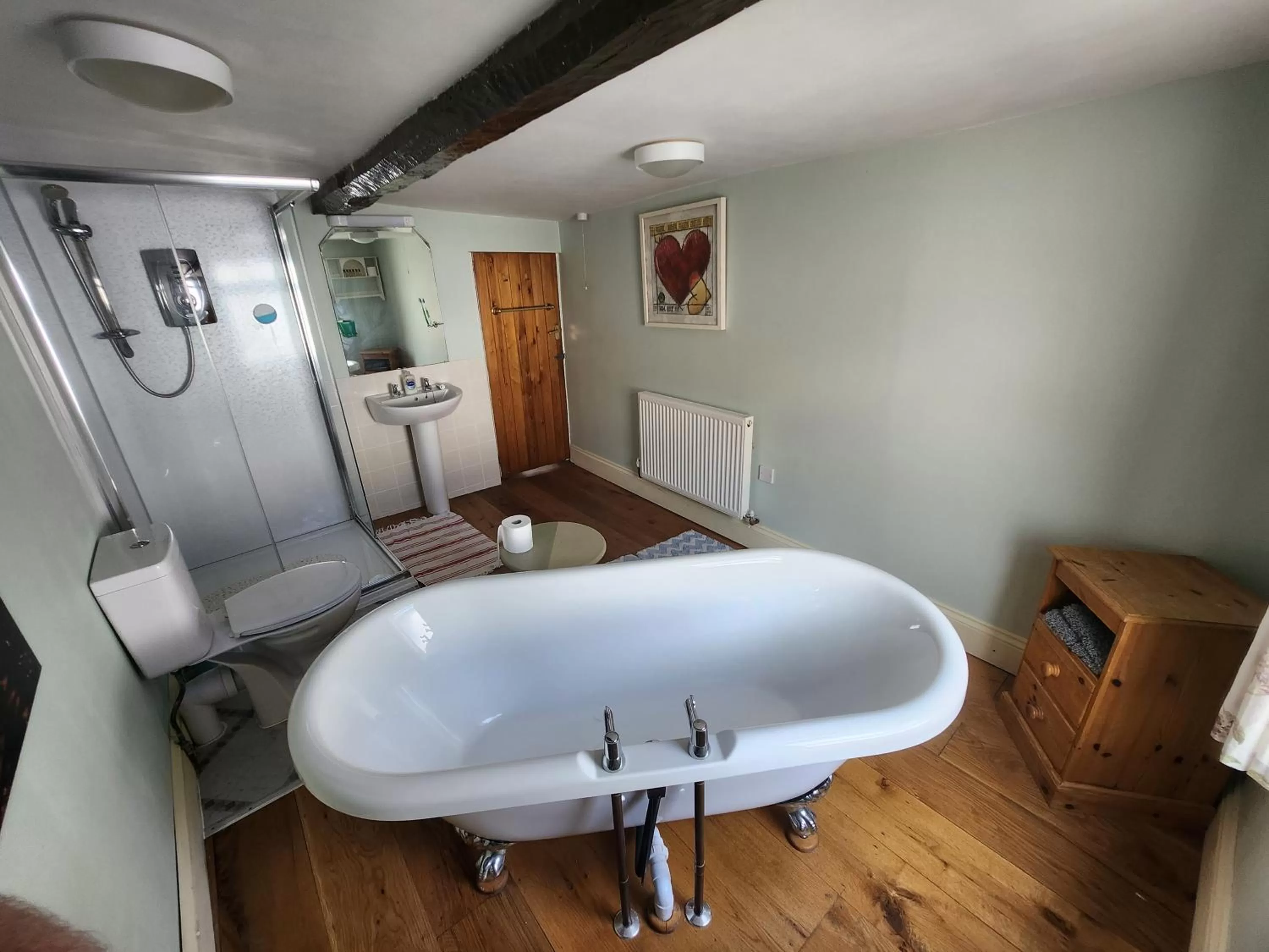 Shower, Bathroom in Watsons Ale House