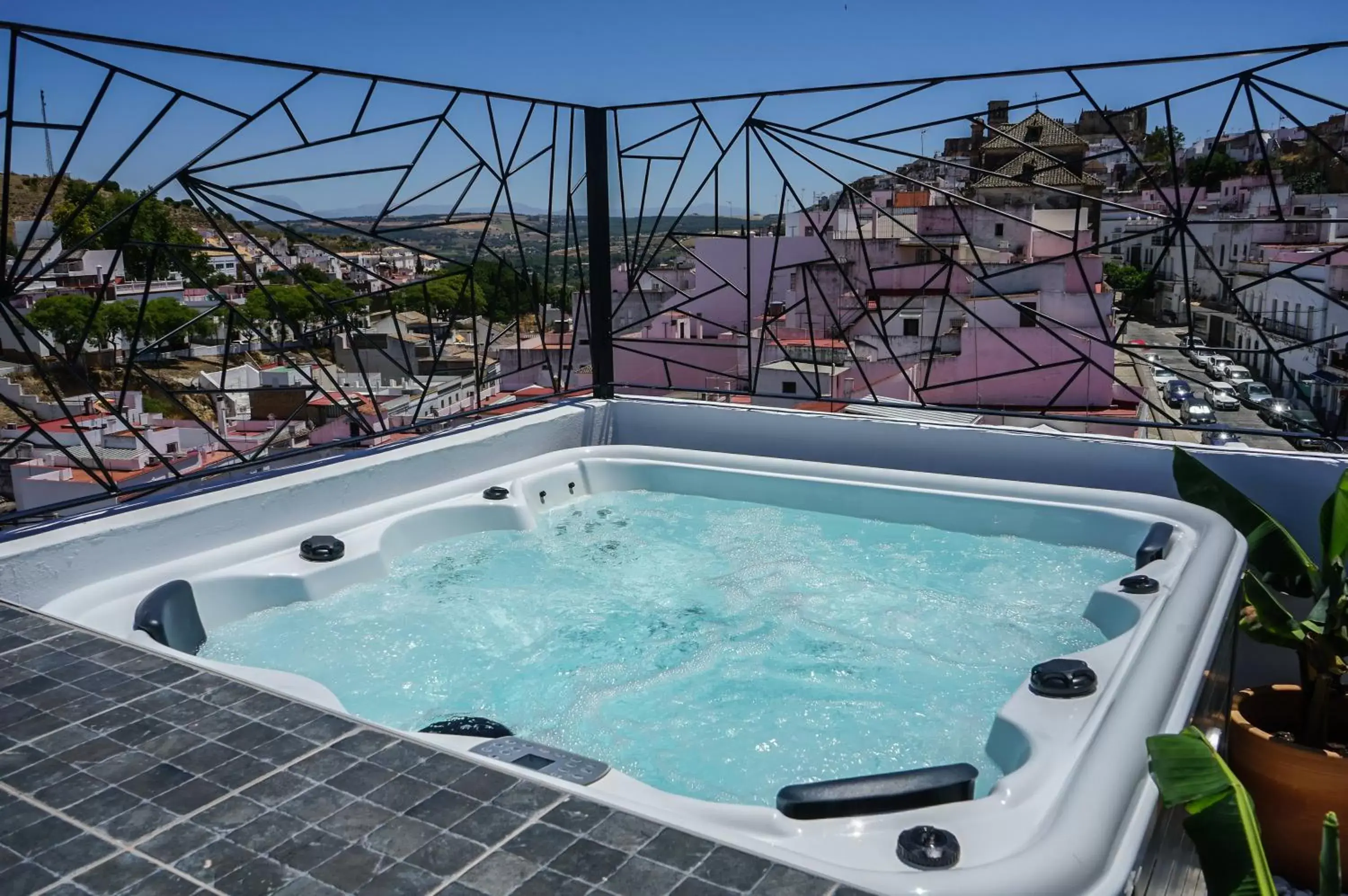 Hot Tub in Hotel Posada de las Cuevas