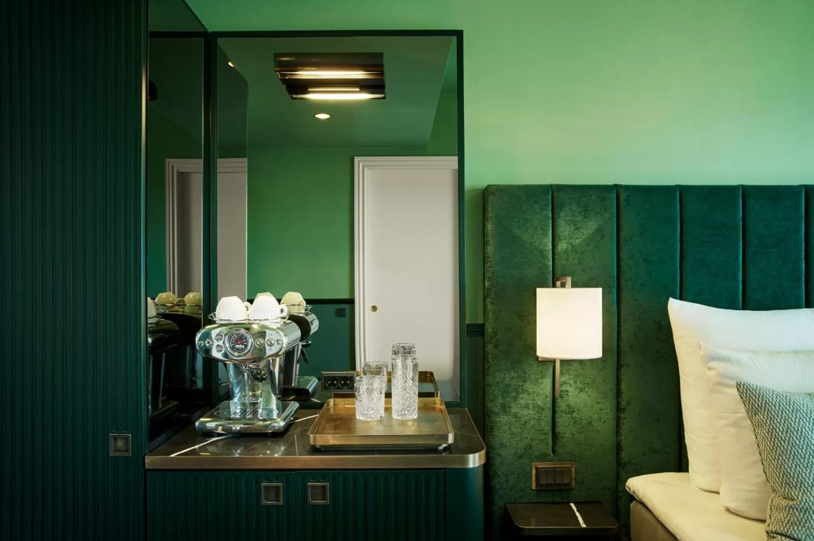 Coffee/tea facilities, Bed in WIDE Hotel