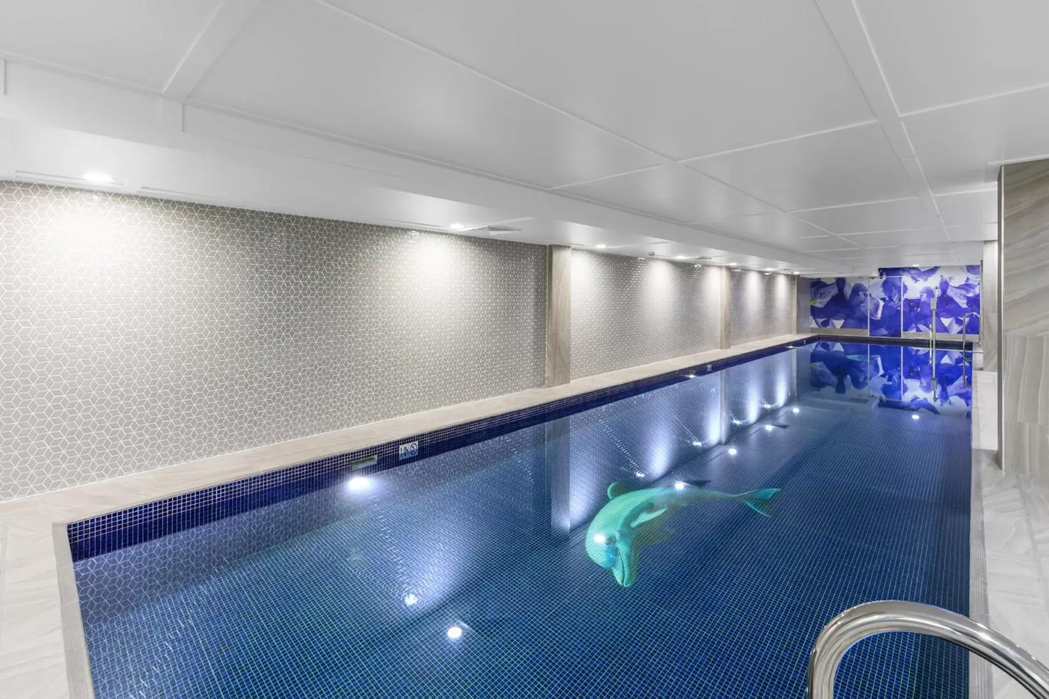 Swimming Pool in Meriton Suites North Sydney