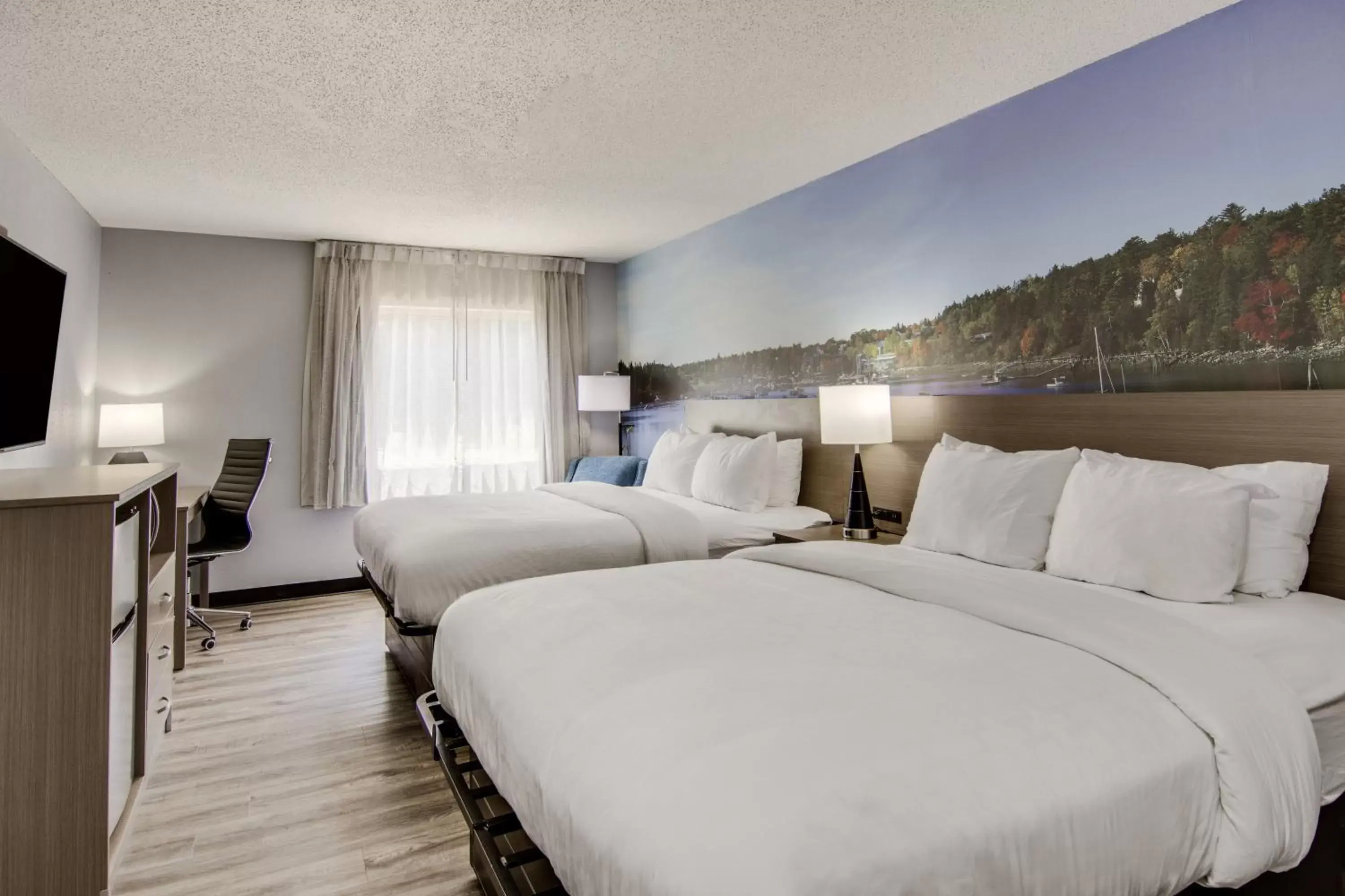 Photo of the whole room, Bed in Clarion Pointe on the Lake Clarksville - South Hill West