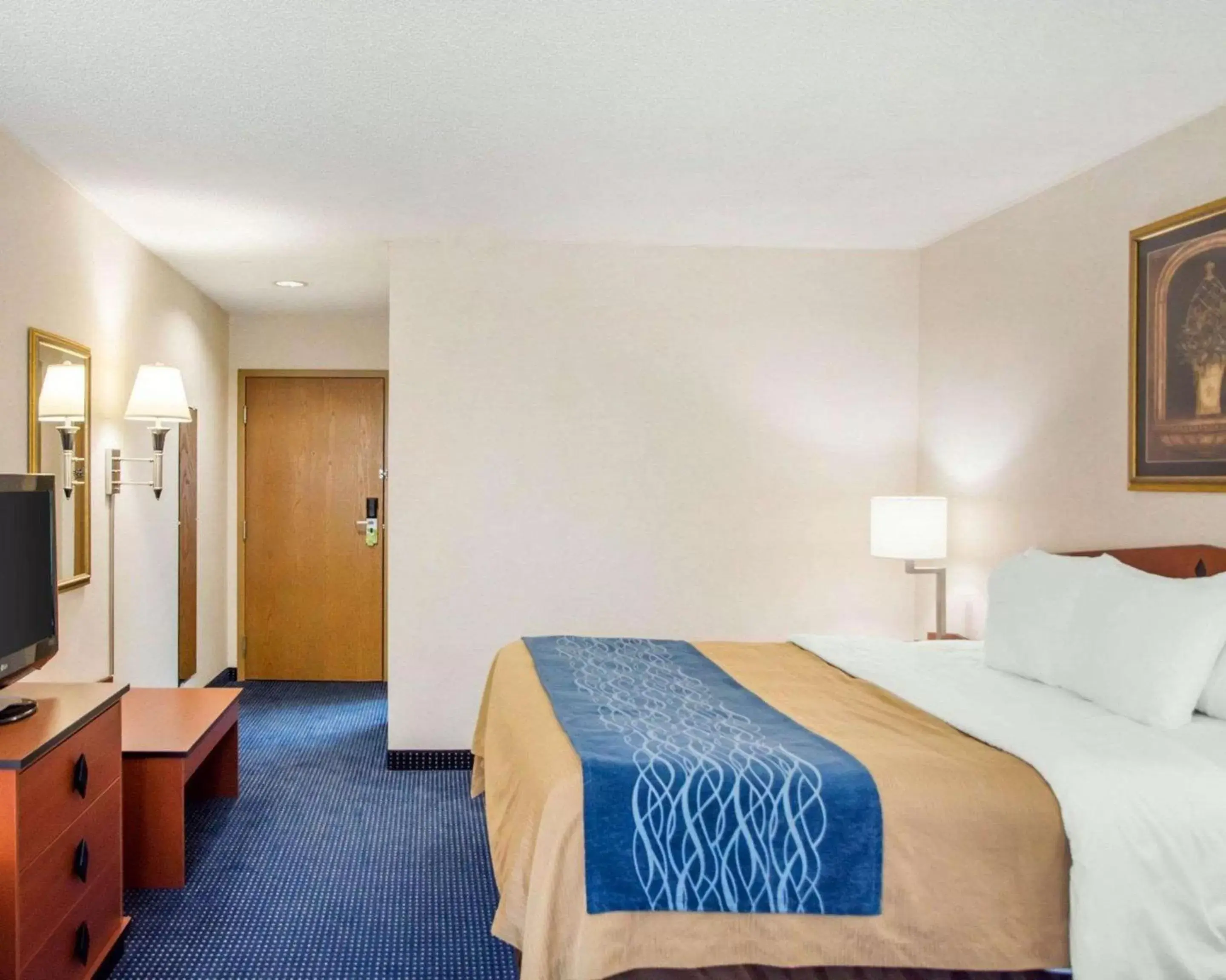 Photo of the whole room, Bed in Comfort Inn Piketon near Fairgrounds Photo of the whole room, Bed in Comfort Inn Piketon near Fairgrounds