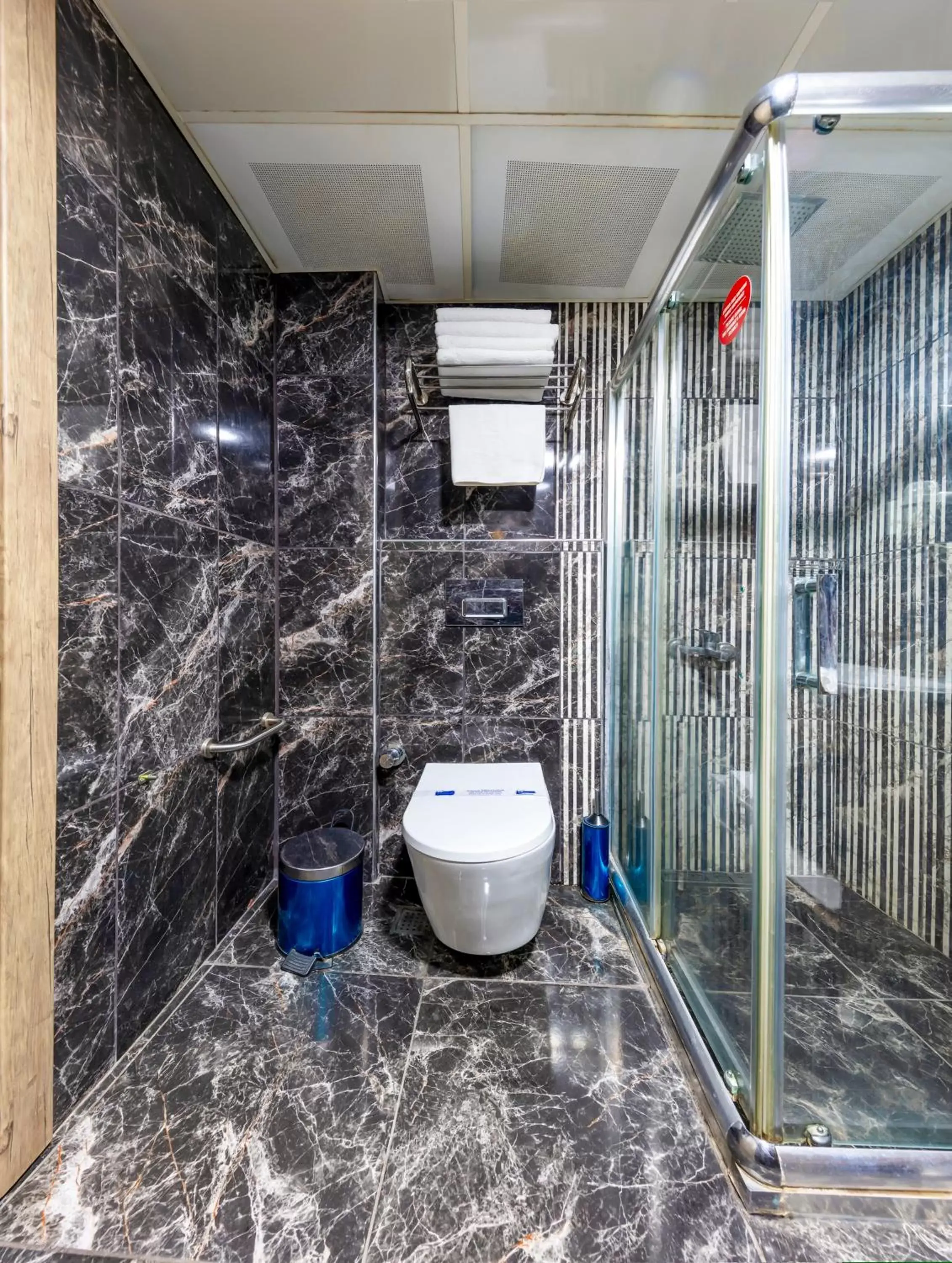 Shower, Bathroom in Dem İstanbul Airport Hotel