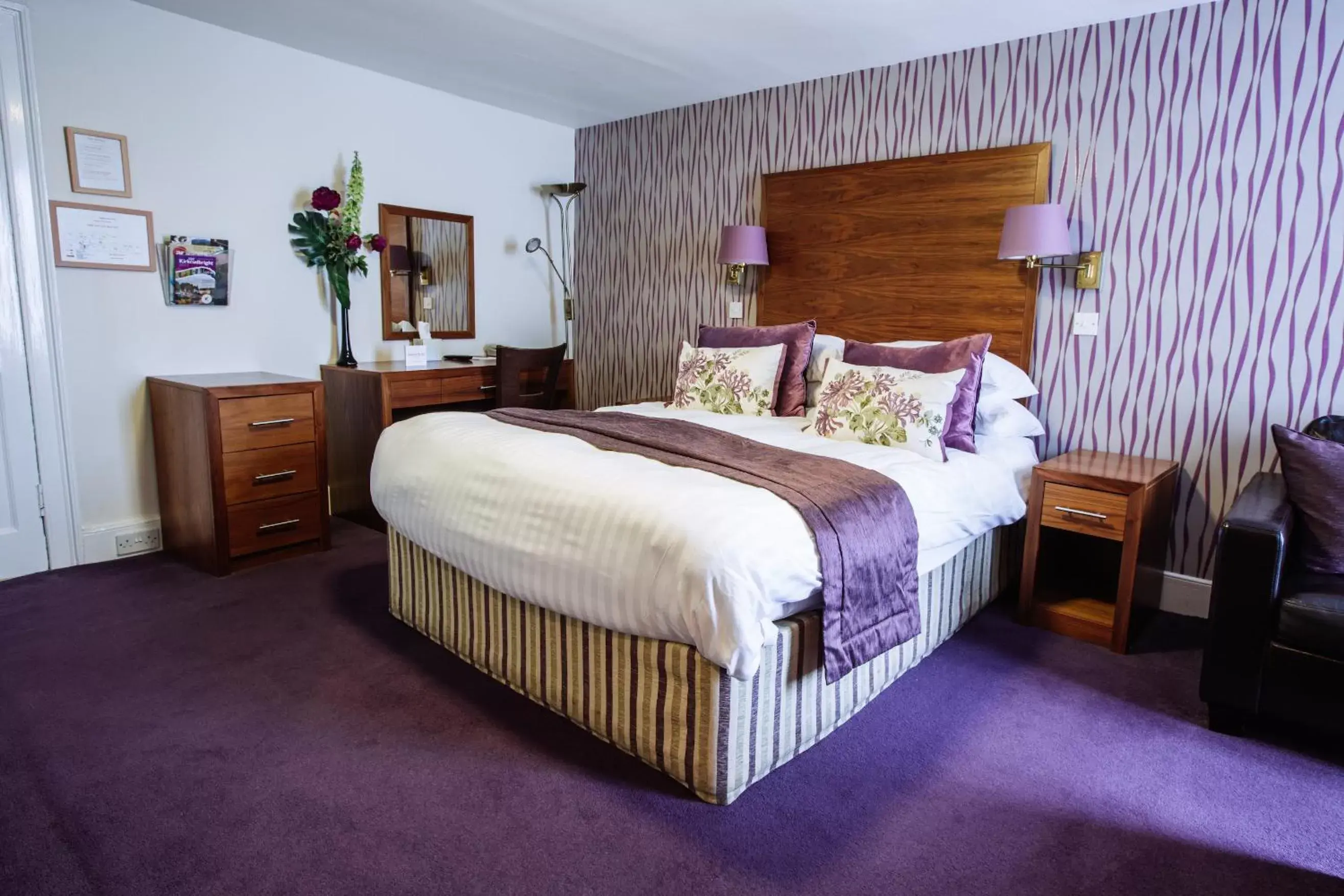 Photo of the whole room, Bed in Selkirk Arms Hotel