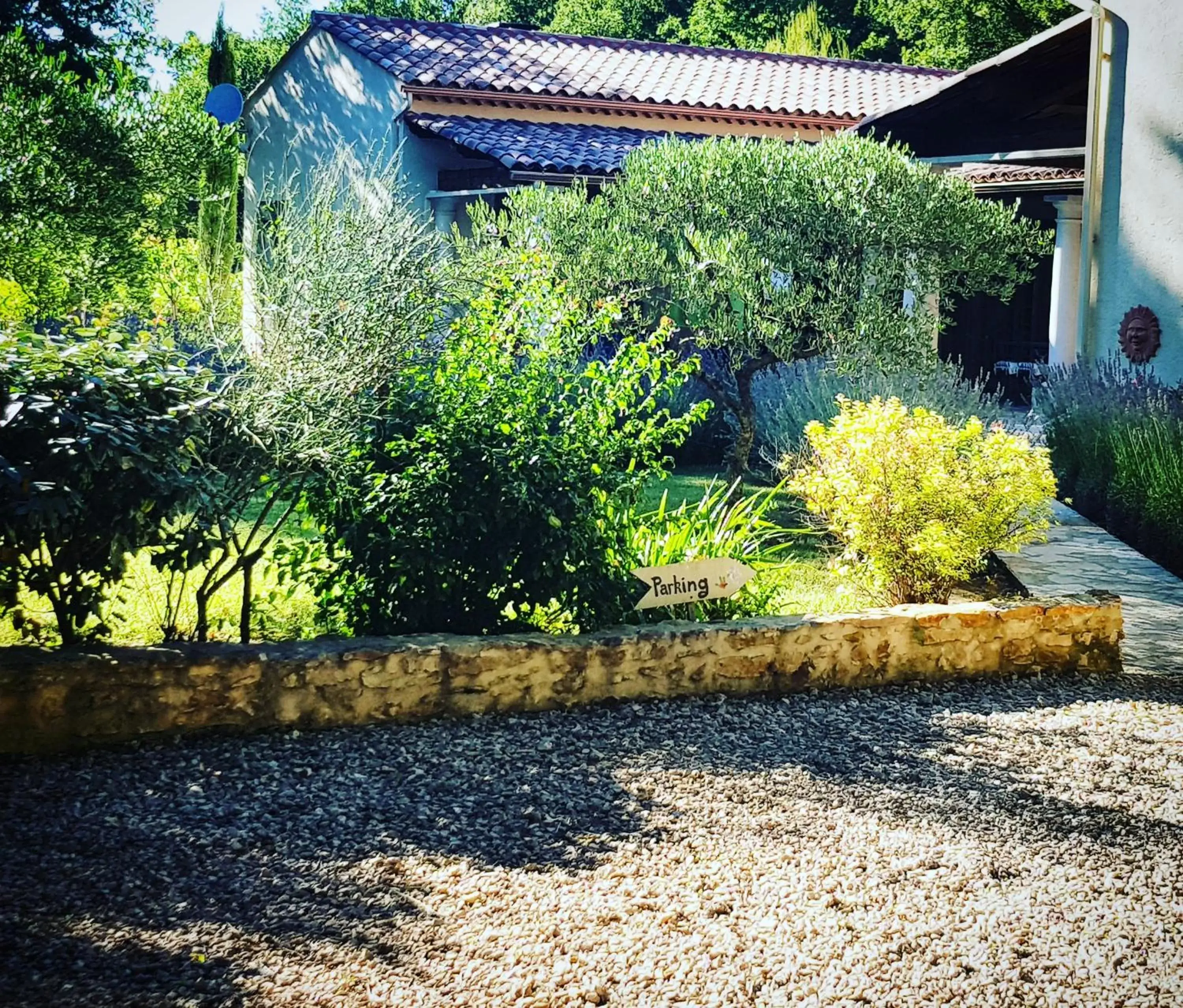 Facade/entrance, Garden in Chambre d'Hôte Couguiolet - avec piscine