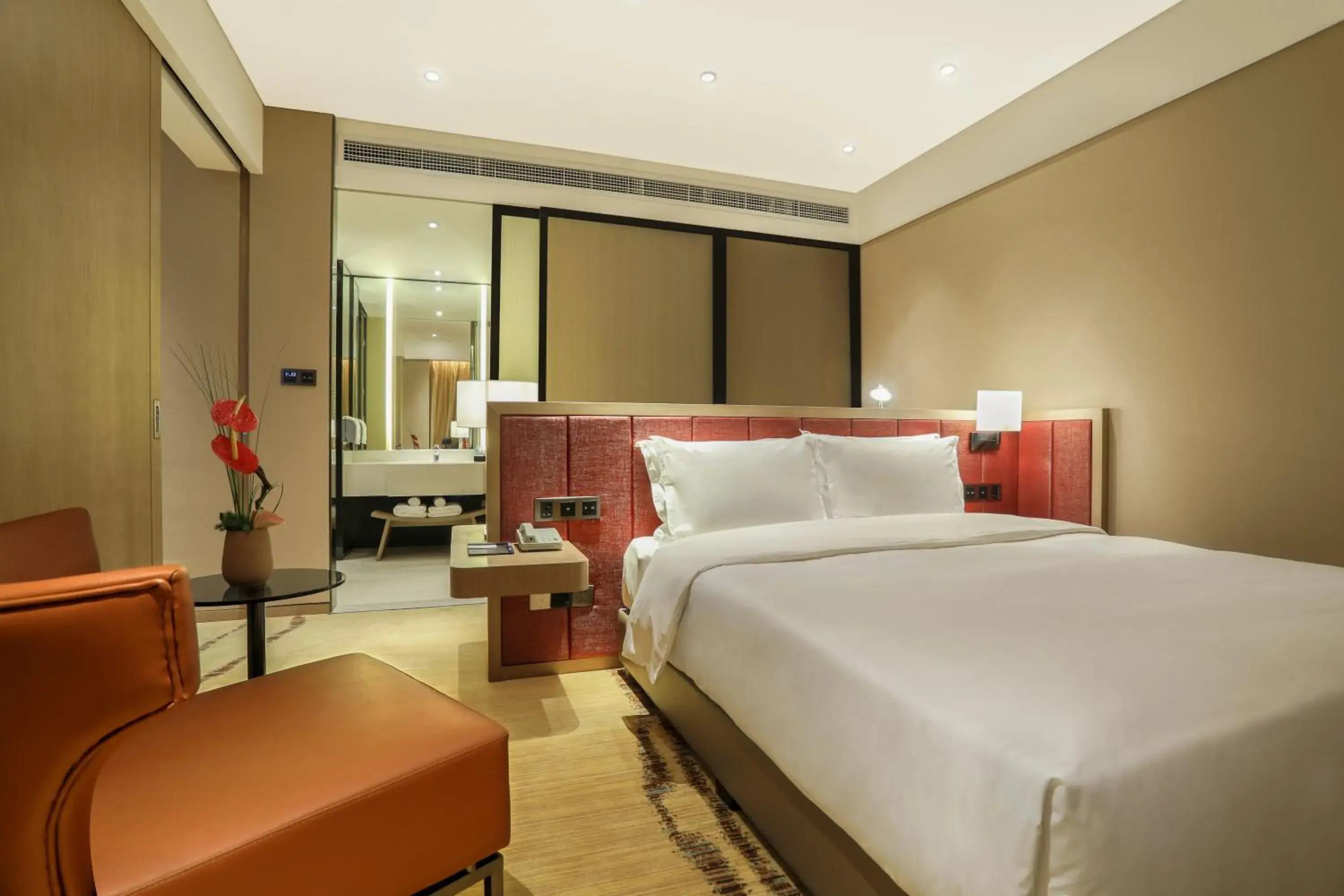 Photo of the whole room, Bed in Holiday Inn Express Chengdu Wenjiang Hotspring, an IHG Hotel