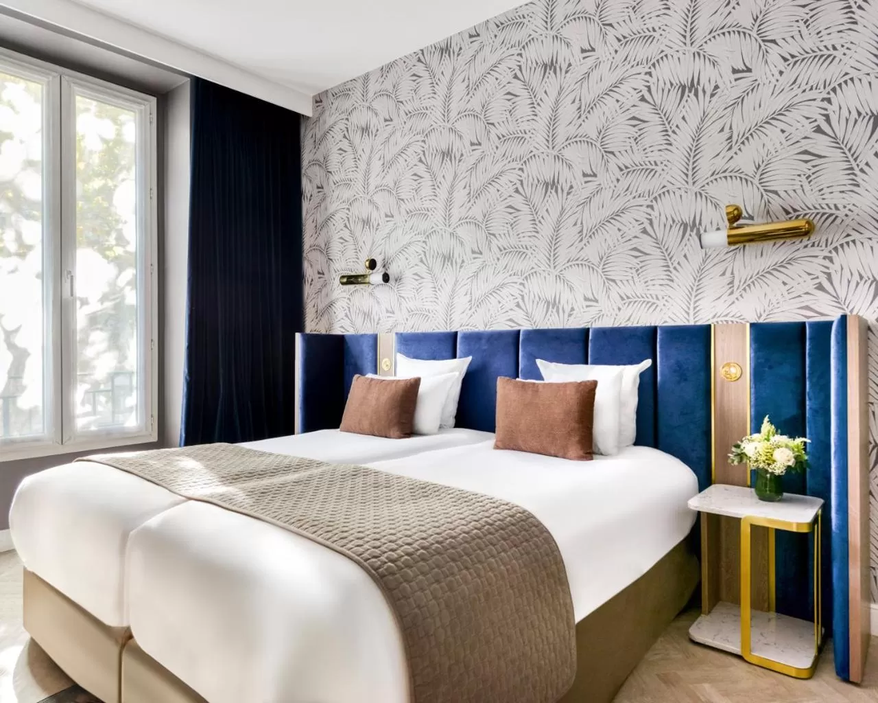 Bed in Hotel Opéra Opal