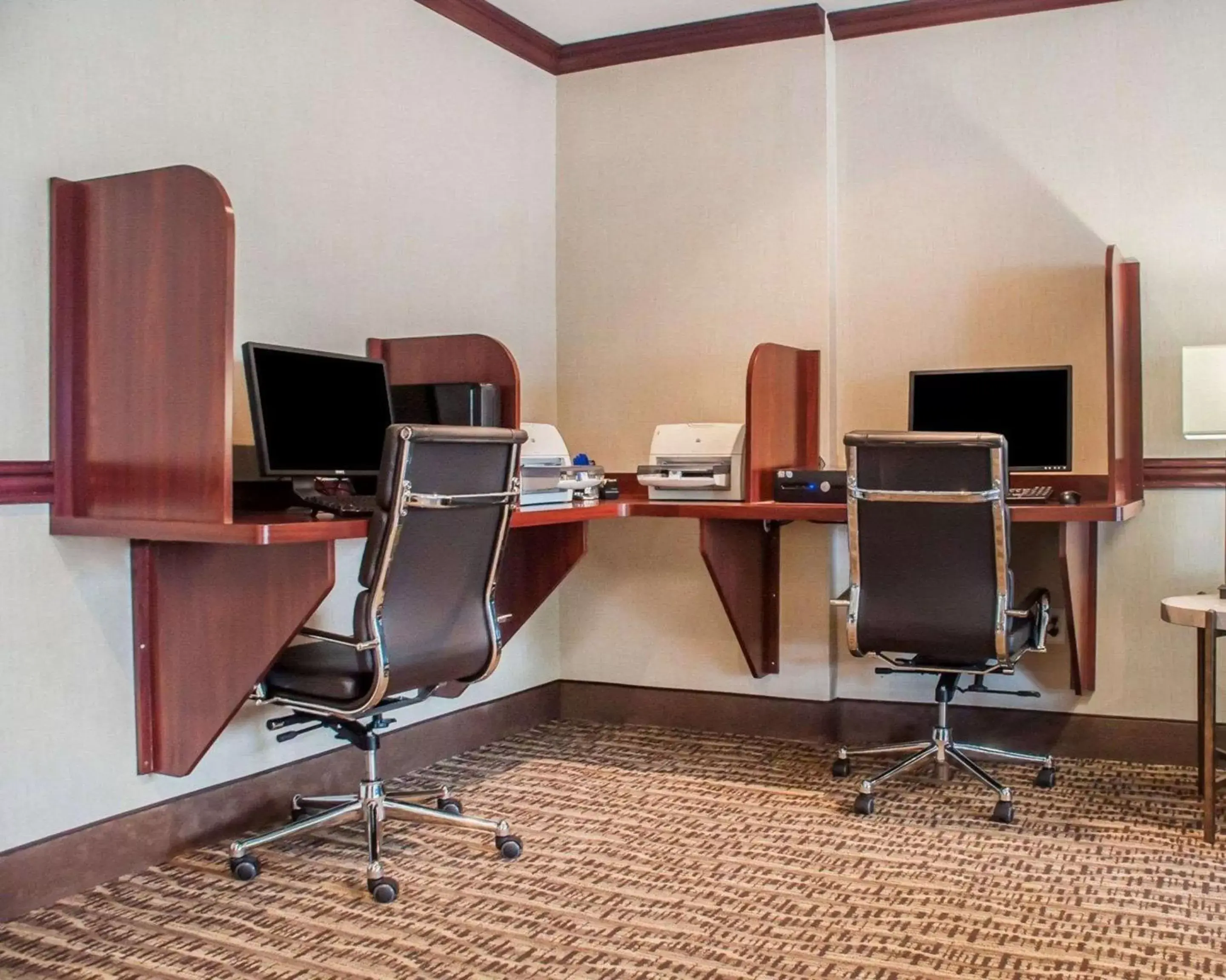 On site, Business Area/Conference Room in Quality Inn Near Walden Galleria Mall