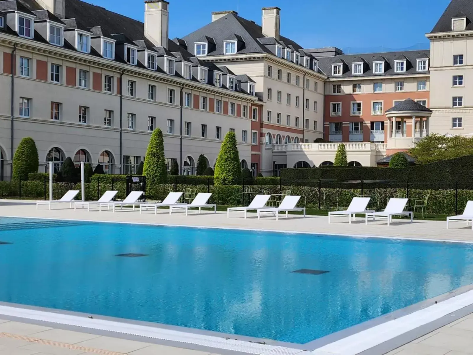 Swimming pool, Property Building in Dream Castle Hotel Marne La Vallee