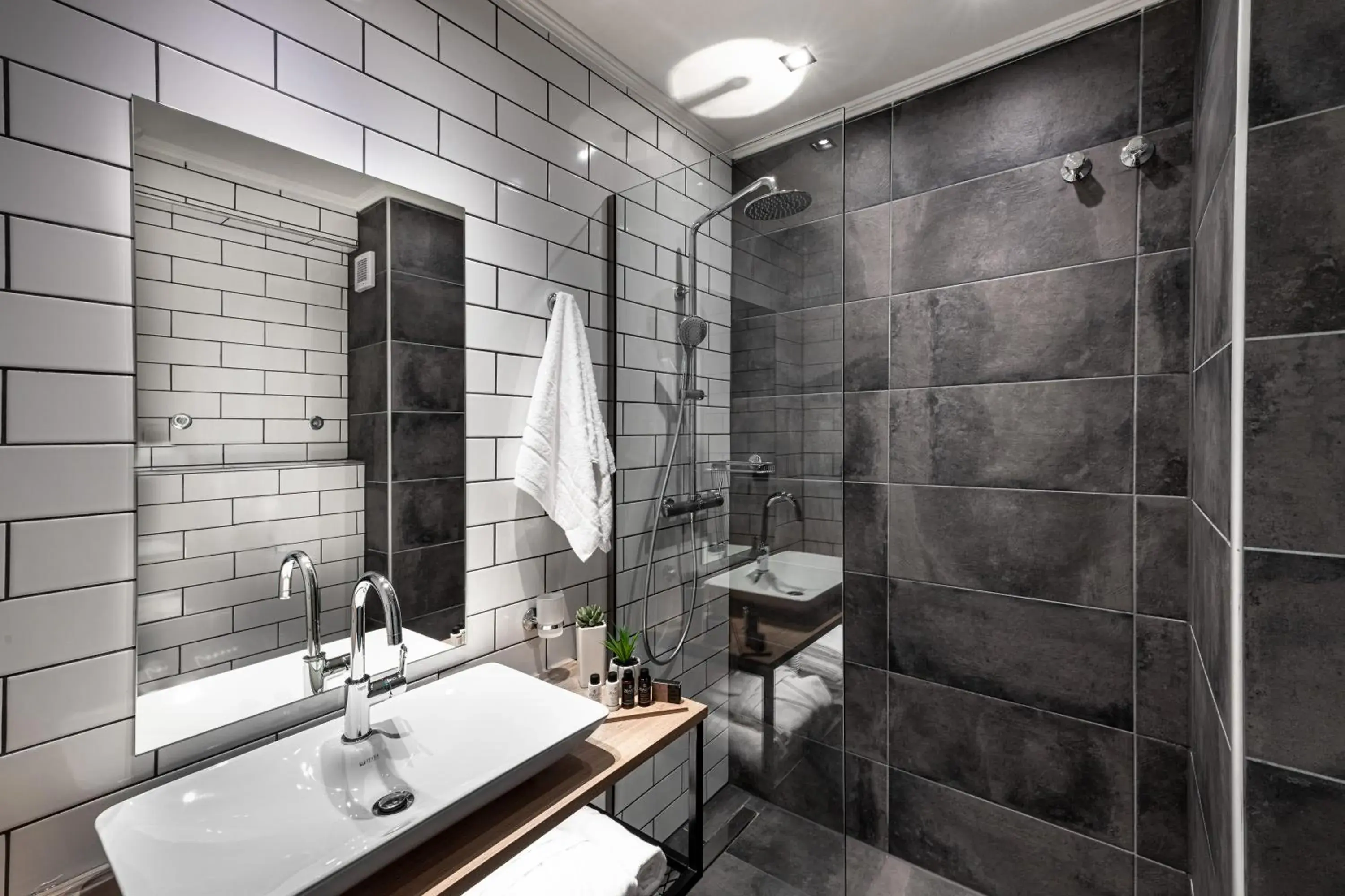 Shower, Bathroom in 31 Doors Hotel