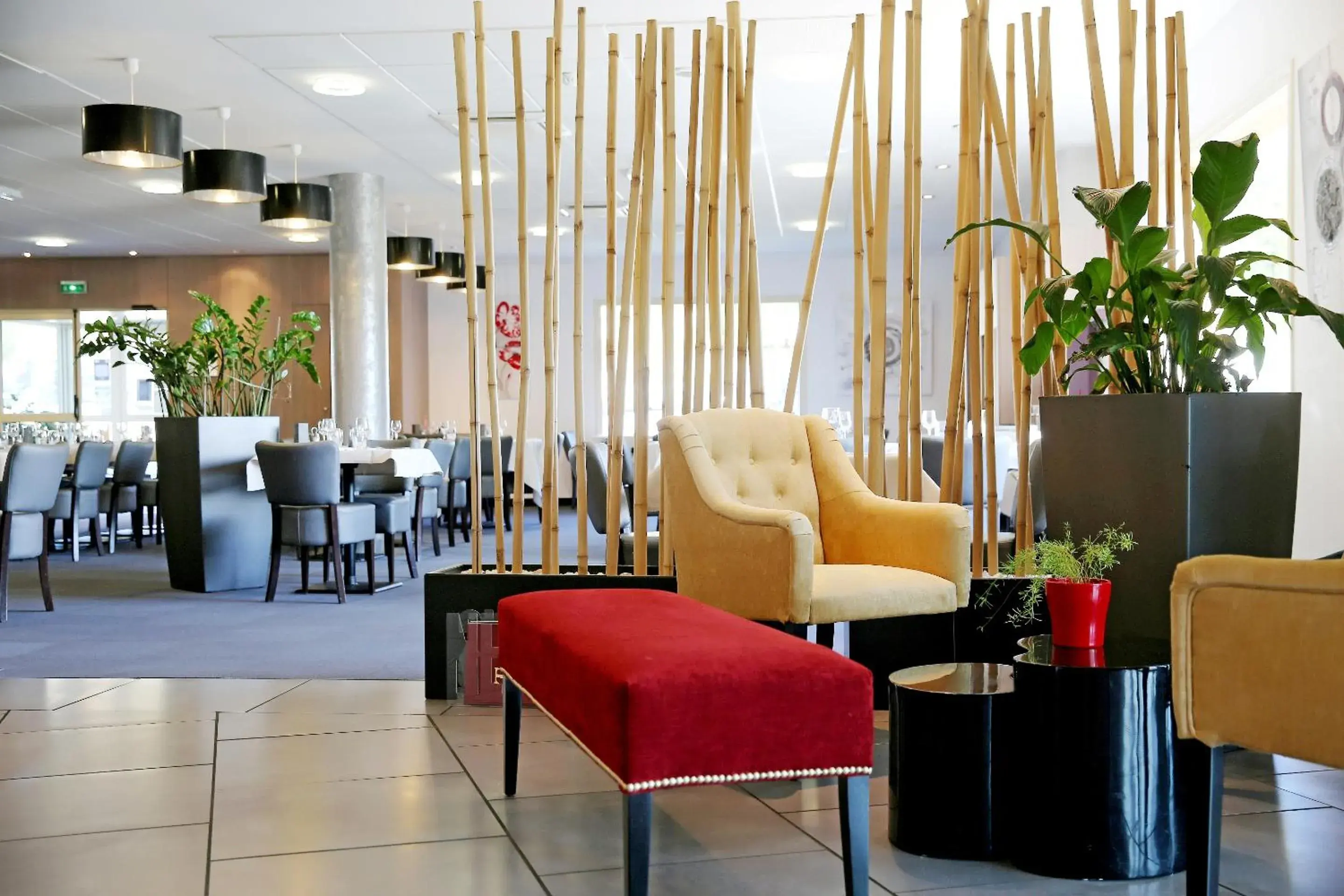 Lounge or bar, Lounge/Bar in The Originals City, Hotel Le Caussea, Castres (Inter-Hotel)