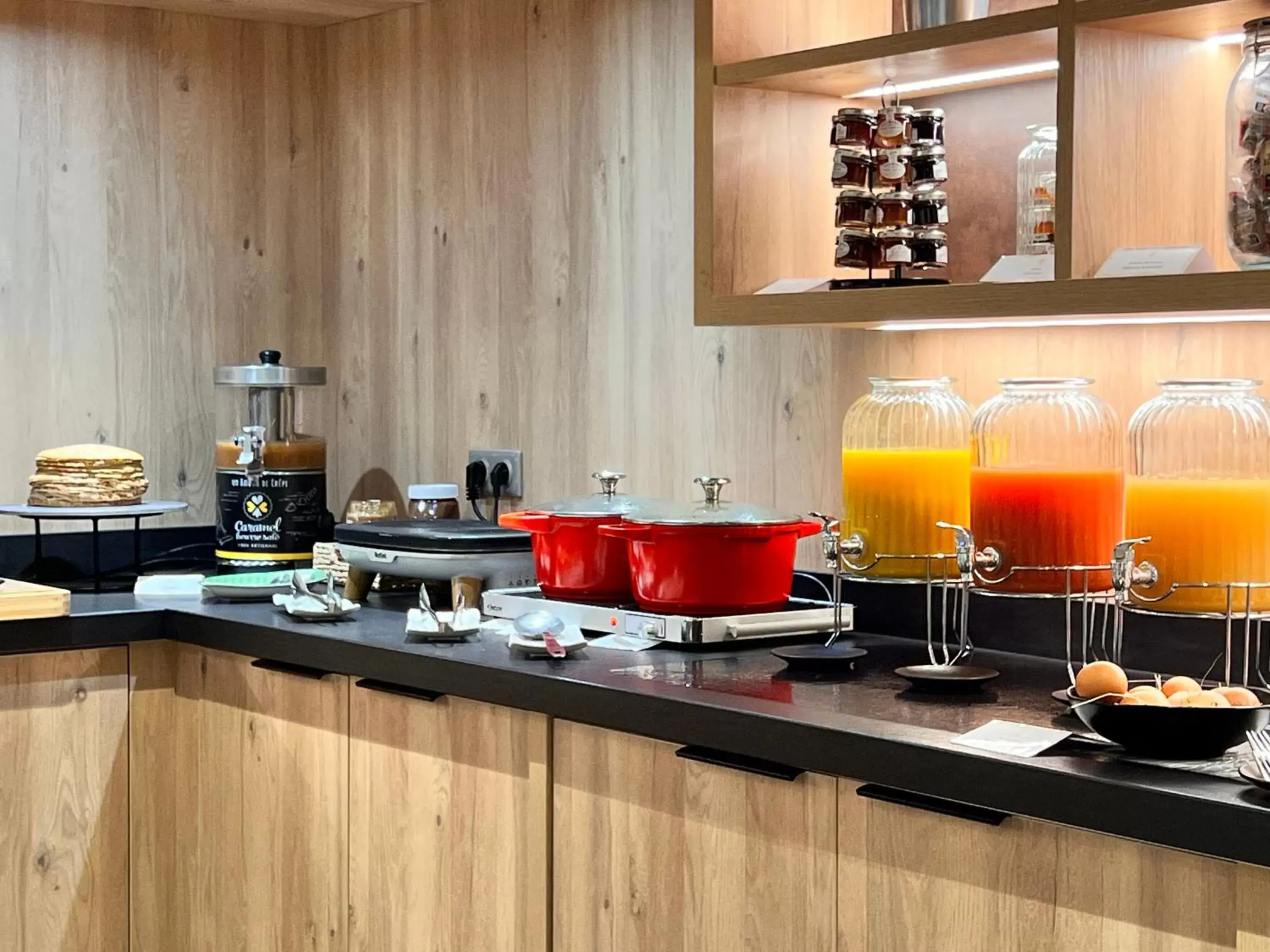 Breakfast, Kitchen/Kitchenette in Best Western Plus Le Roi Arthur Hôtel & Spa