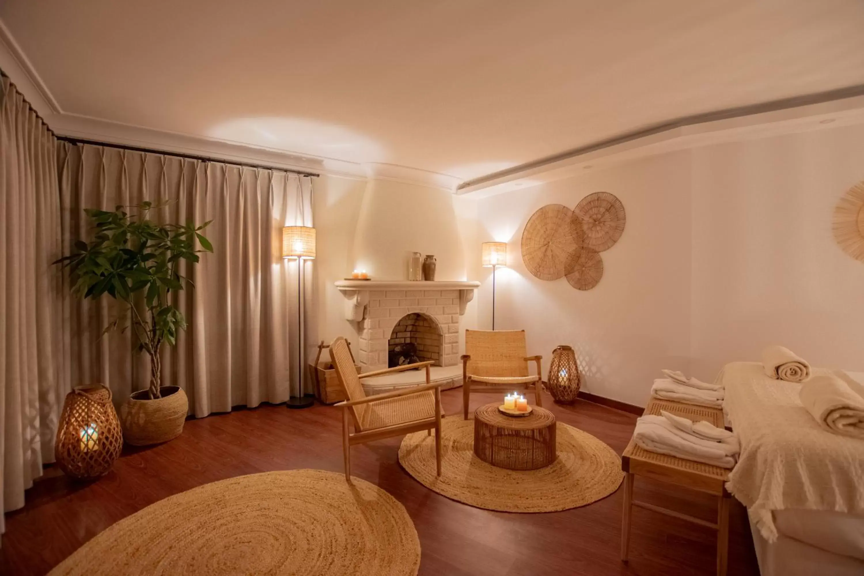 Bed, Seating Area in Villa Pietra Estoril Eco Guesthouse
