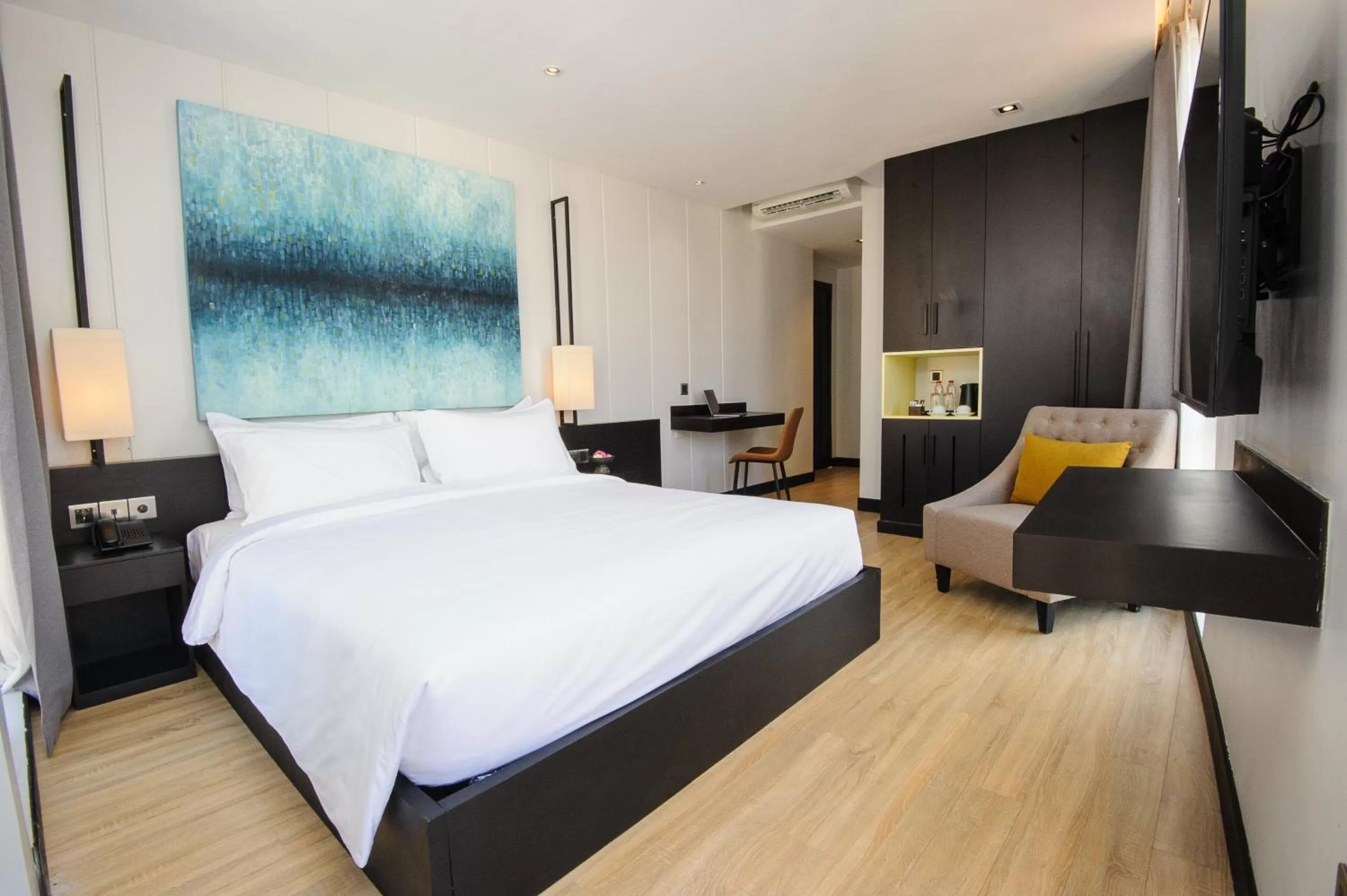 Bedroom, Bed in GLOW PARK HOTEL Grand Royal Palace