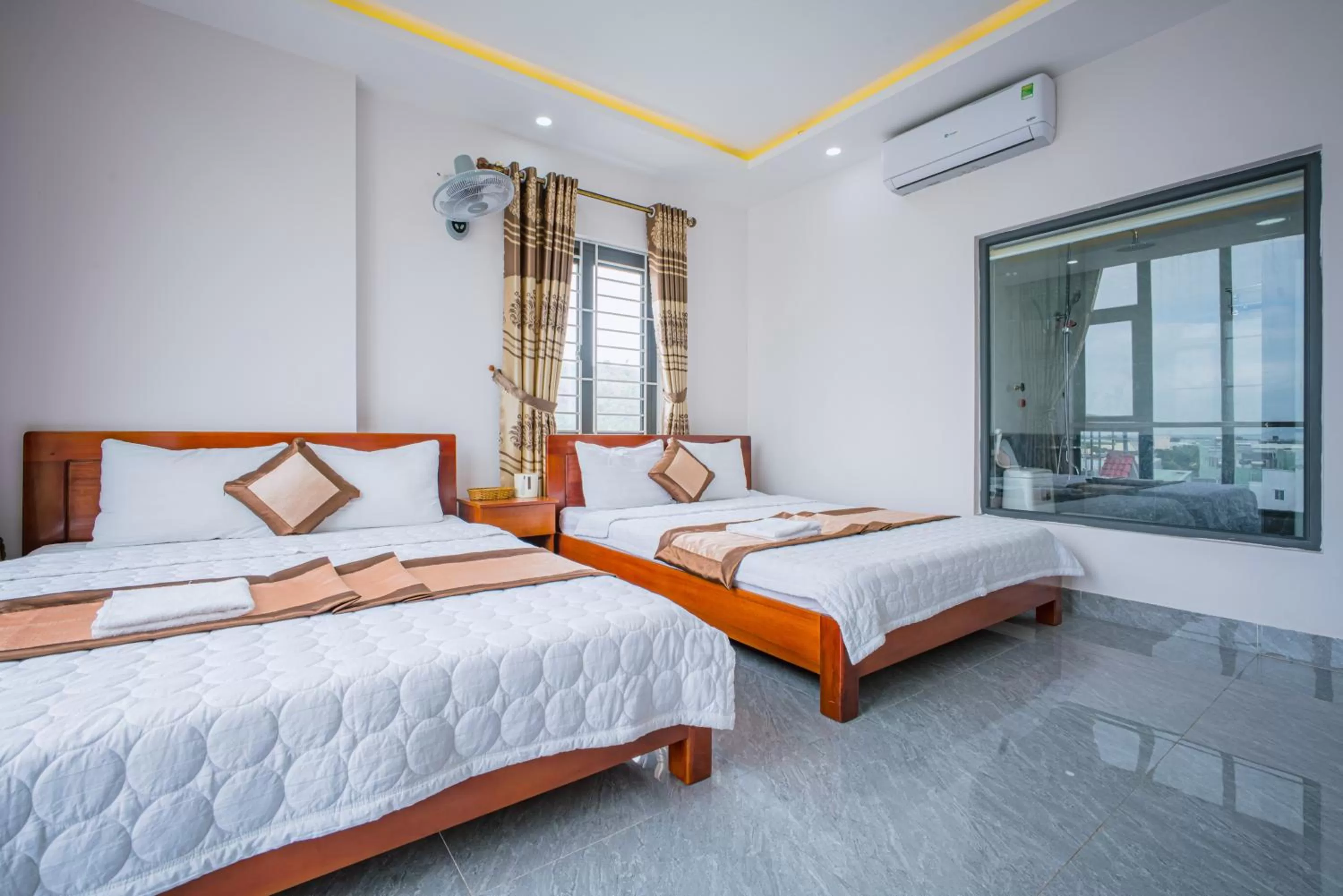 Toilet, Bed in Phú Xuân Hotel