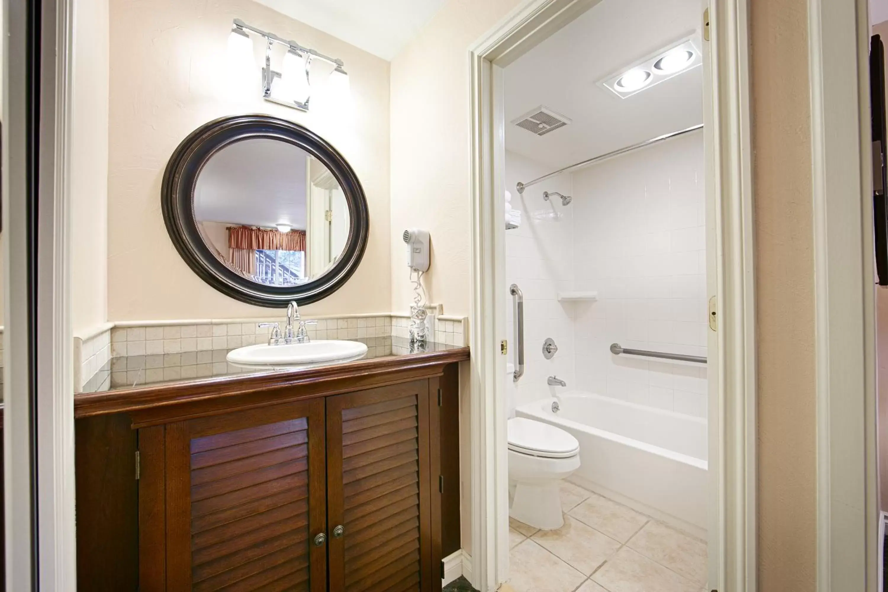 Bathroom in Best Western Country Lane Inn