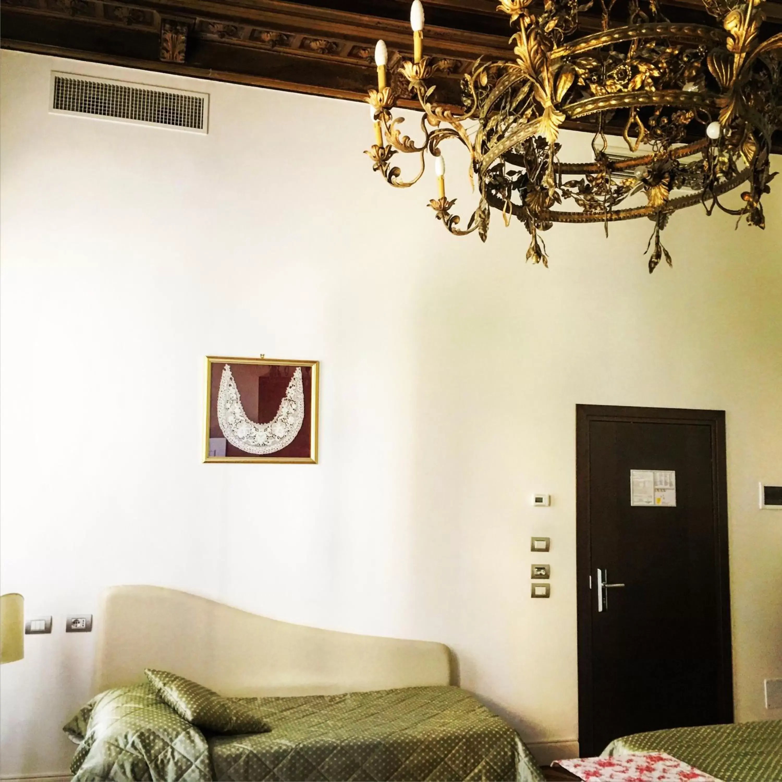 Decorative detail, Bed in Hotel Sant'Antonin