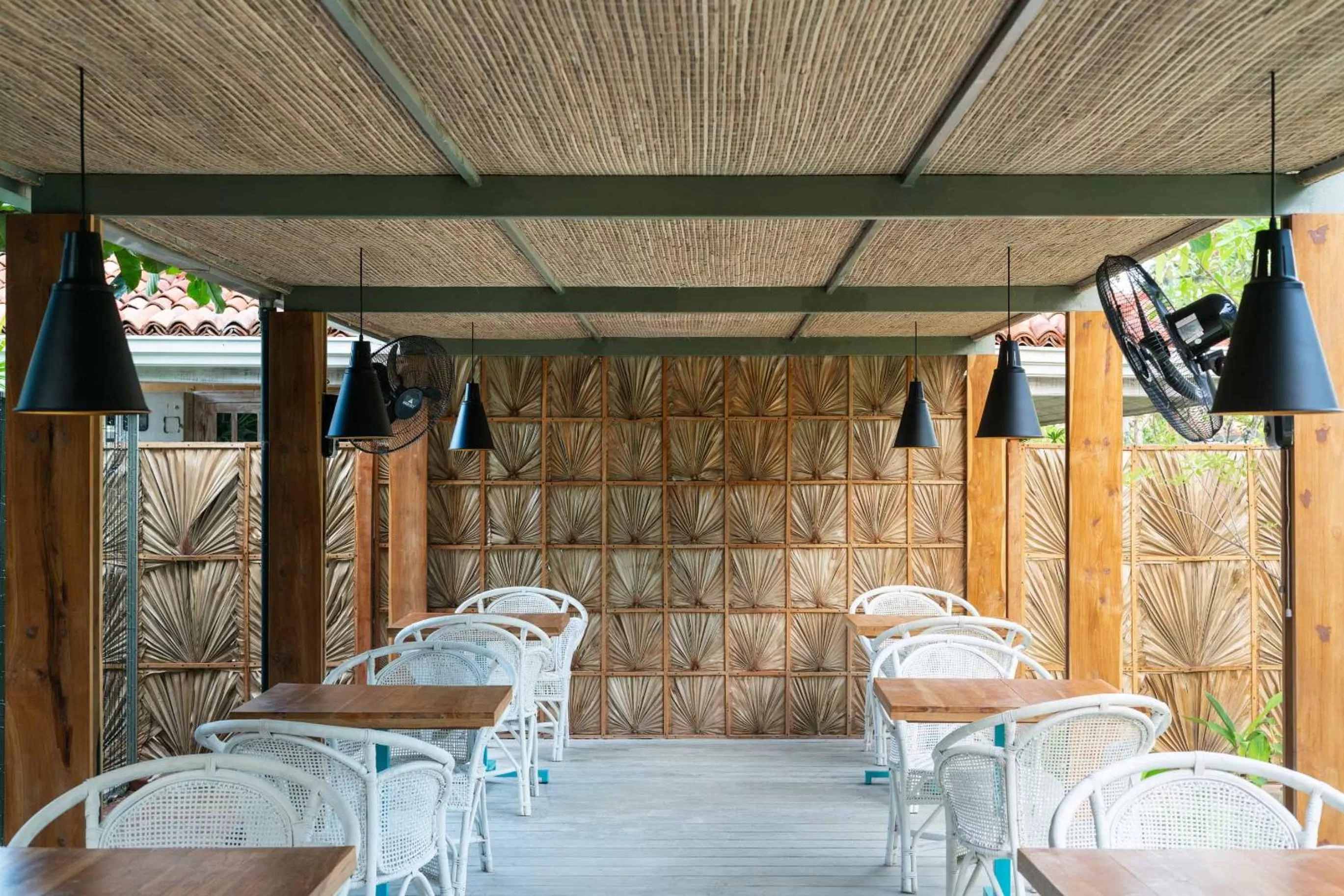 Restaurant/places to eat in Palmera Eco Resorts Nilaveli