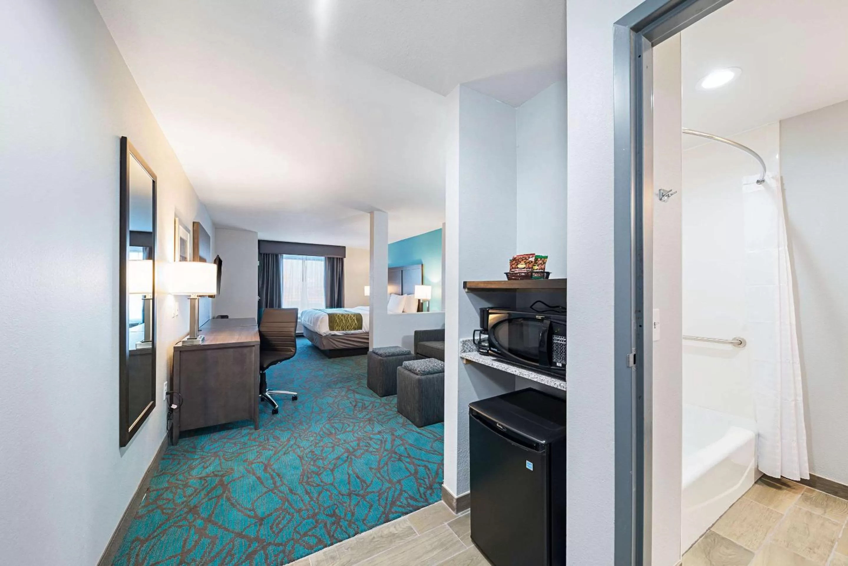 Photo of the whole room, Bed in Comfort Inn & Suites Oklahoma City near Bricktown