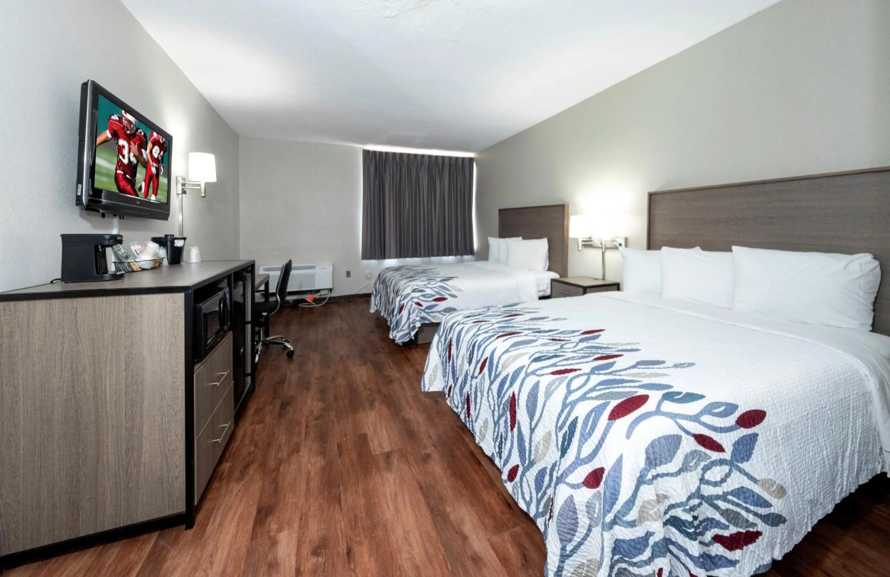 Photo of the whole room, Bed in Red Roof Inn Petersburg - Fort Lee