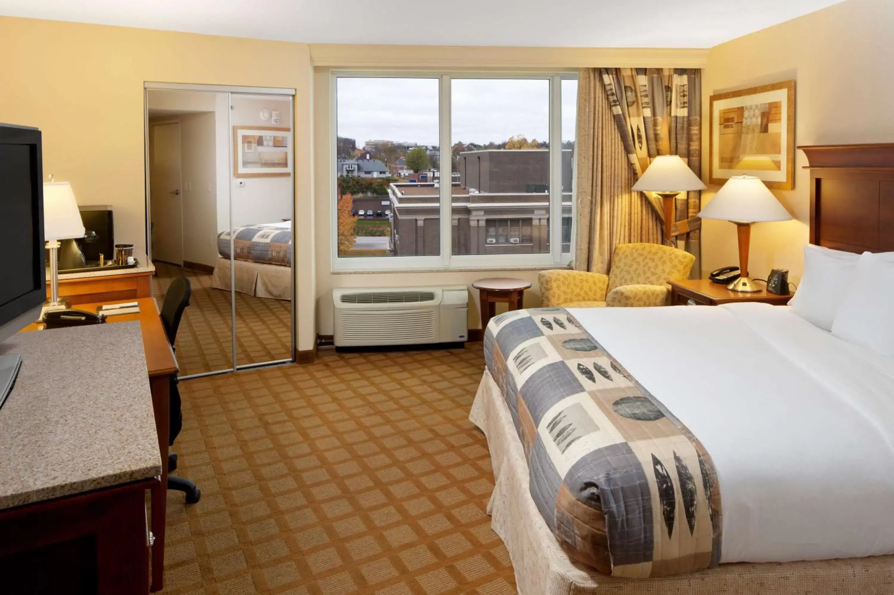 Bed in DoubleTree by Hilton Jefferson City
