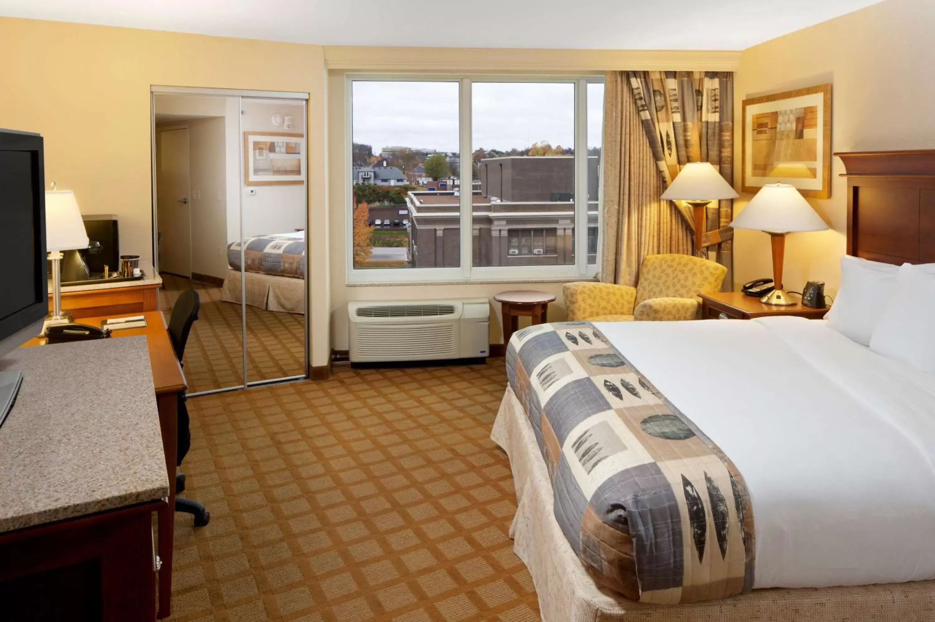 Bed in DoubleTree by Hilton Jefferson City Bed in DoubleTree by Hilton Jefferson City