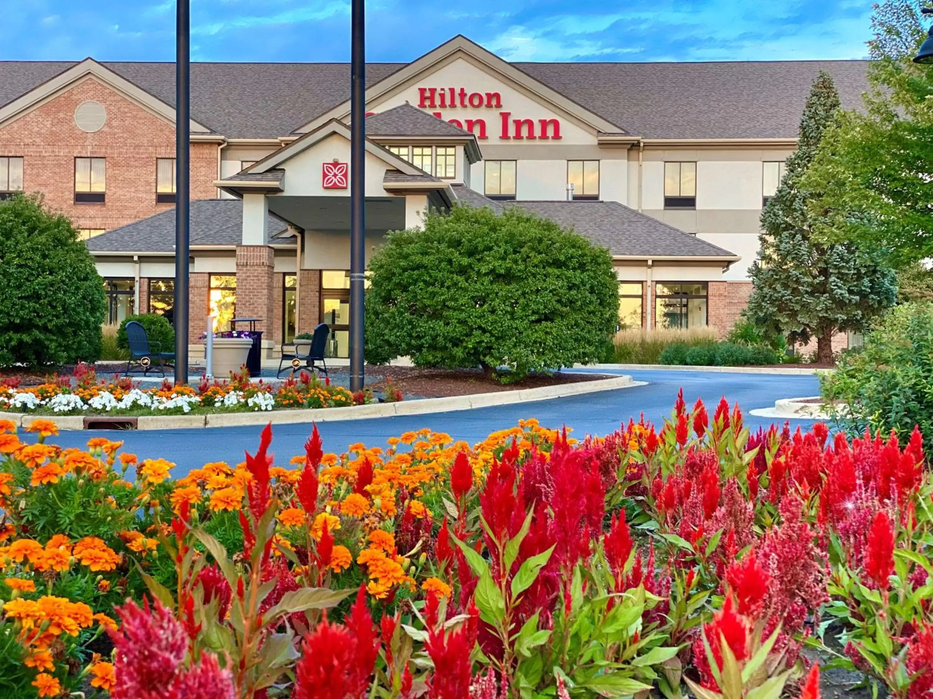 Property building, Swimming Pool in Hilton Garden Inn Oconomowoc