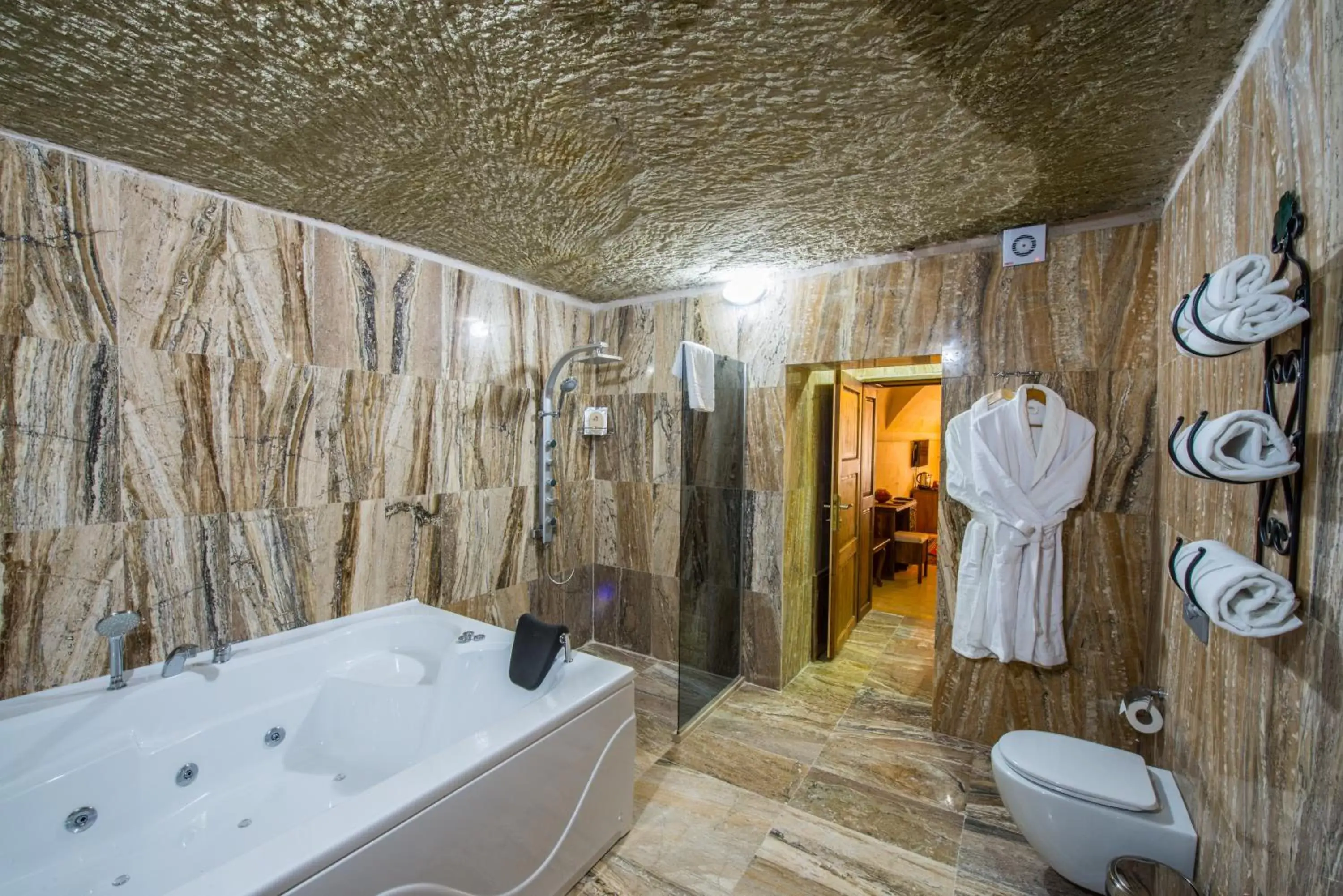 Hot Tub, Bathroom in Lucky Cave Hotel Cappadocia