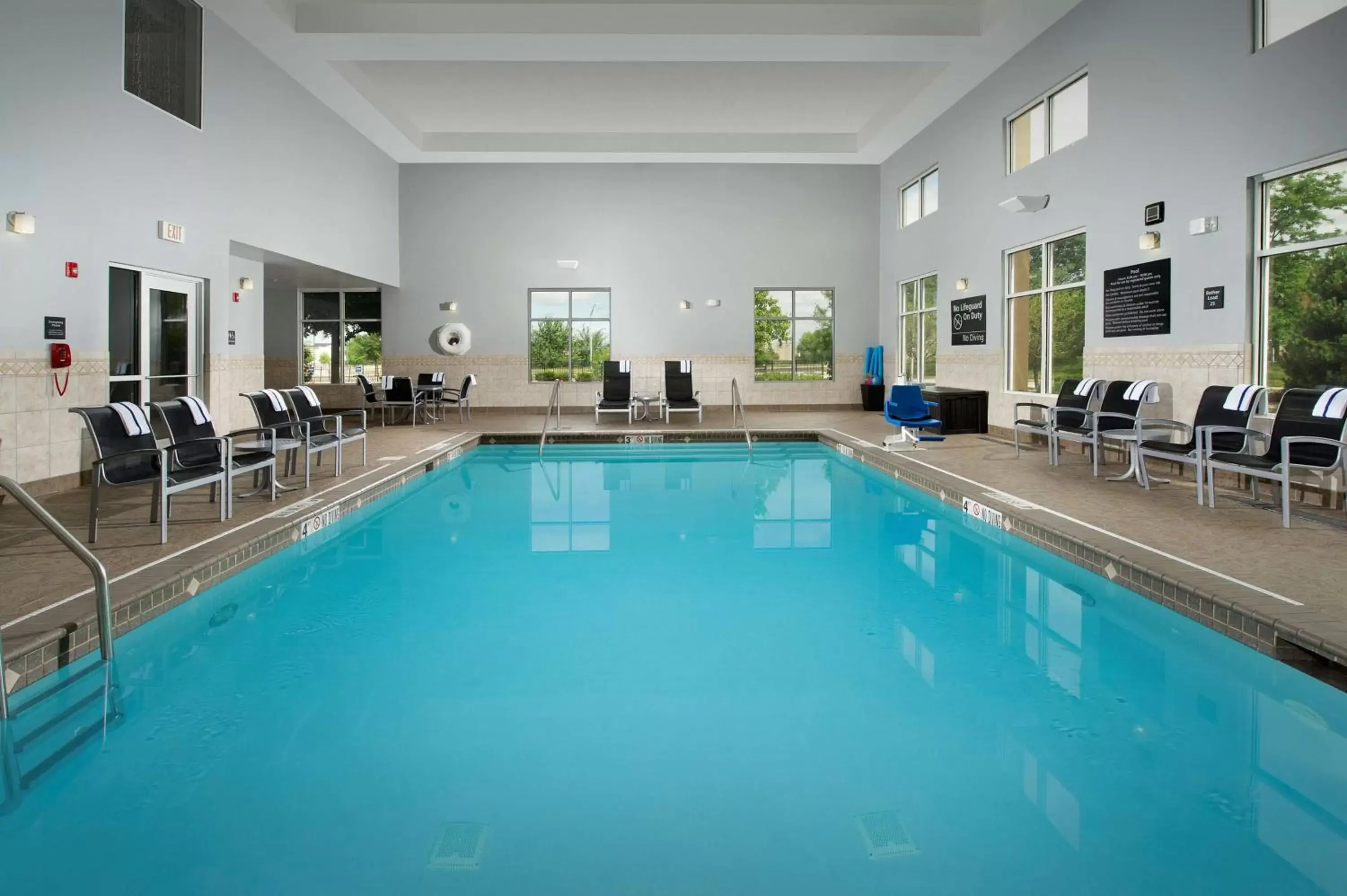 Pool view in Hampton Inn & Suites Chicago Southland-Matteson Pool view in Hampton Inn & Suites Chicago Southland-Matteson