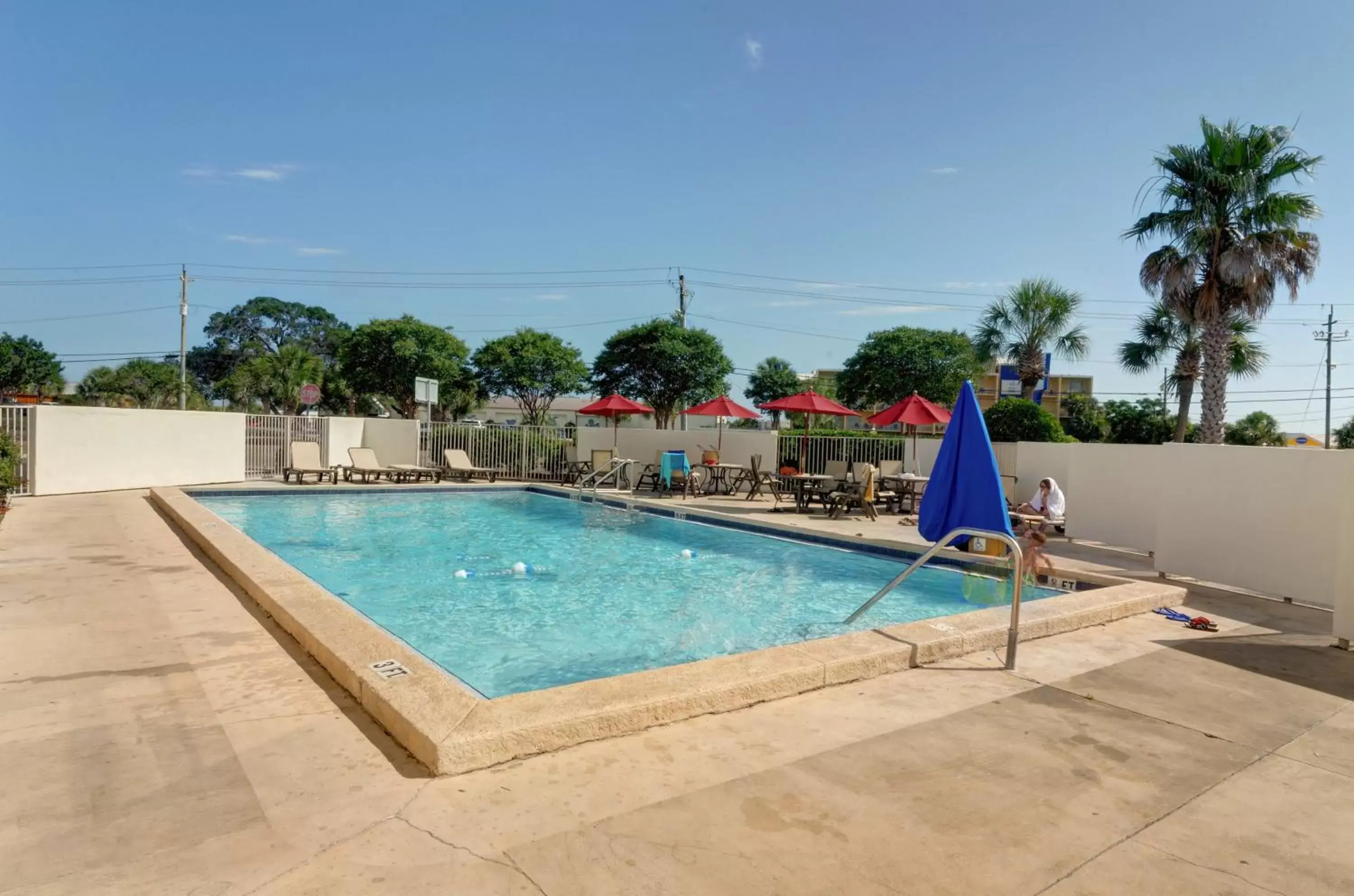 Swimming Pool in Motel 6-Destin, FL