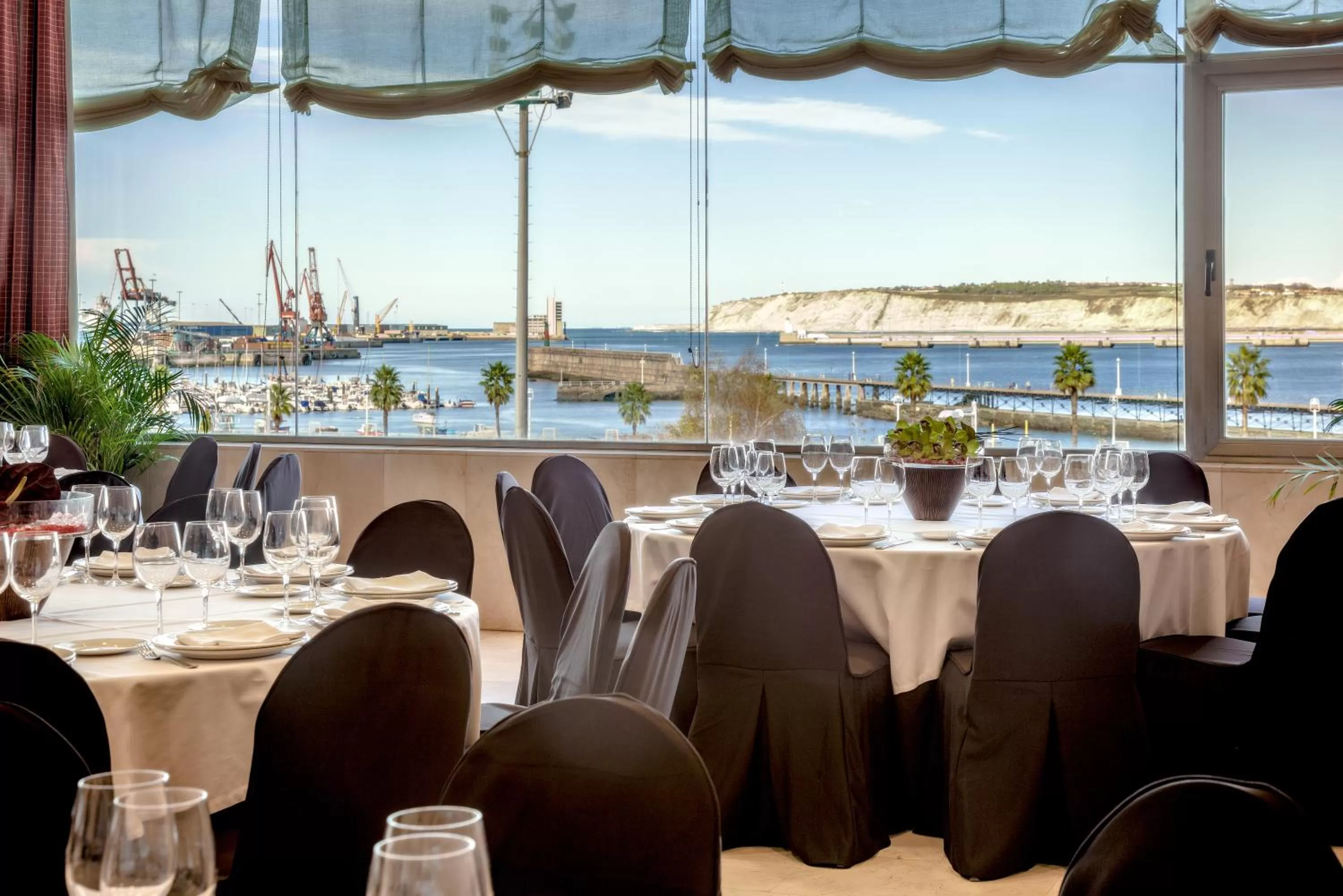 Restaurant/places to eat in Hotel URH Palacio de Oriol