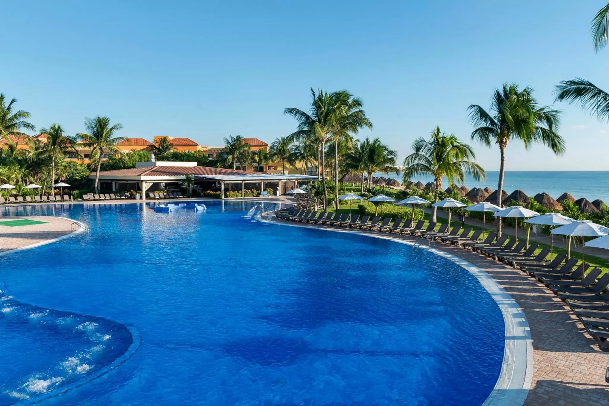 Swimming pool in Ocean Coral & Turquesa All Inclusive