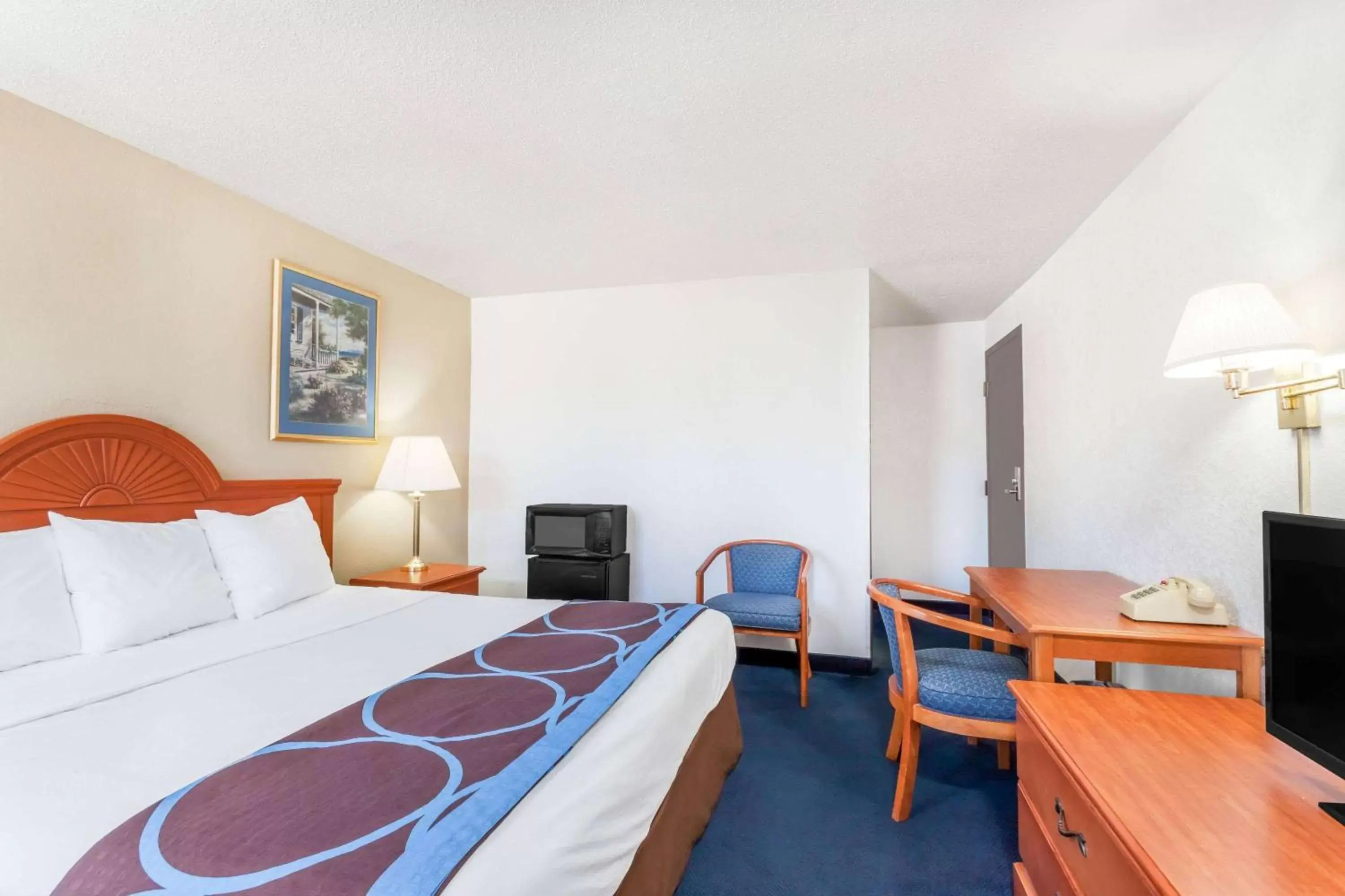 Photo of the whole room, Bed in Super 8 by Wyndham Montgomery Maybrook