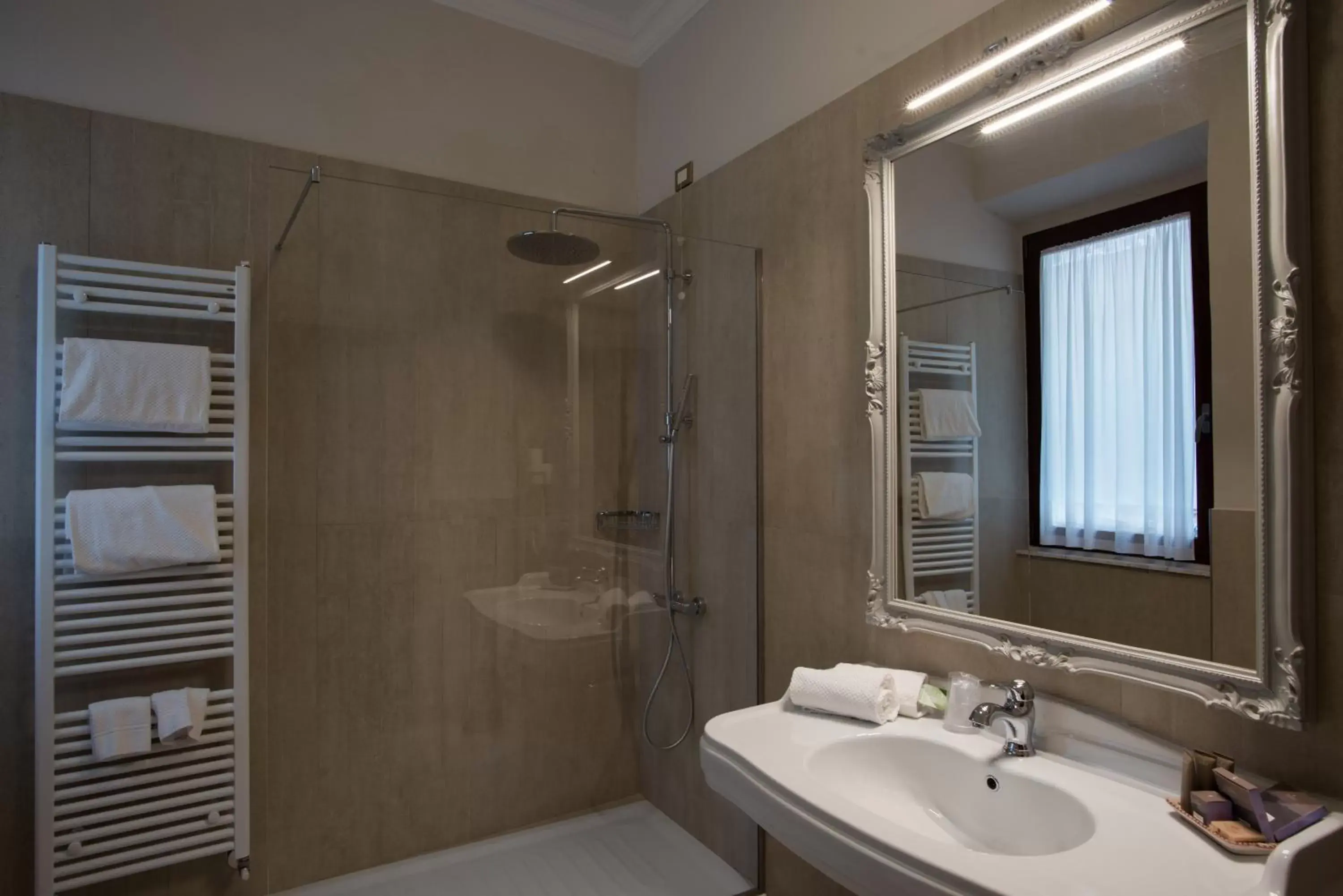 Shower, Bathroom in Palazzo Dei Mercanti - Dimora & Spa