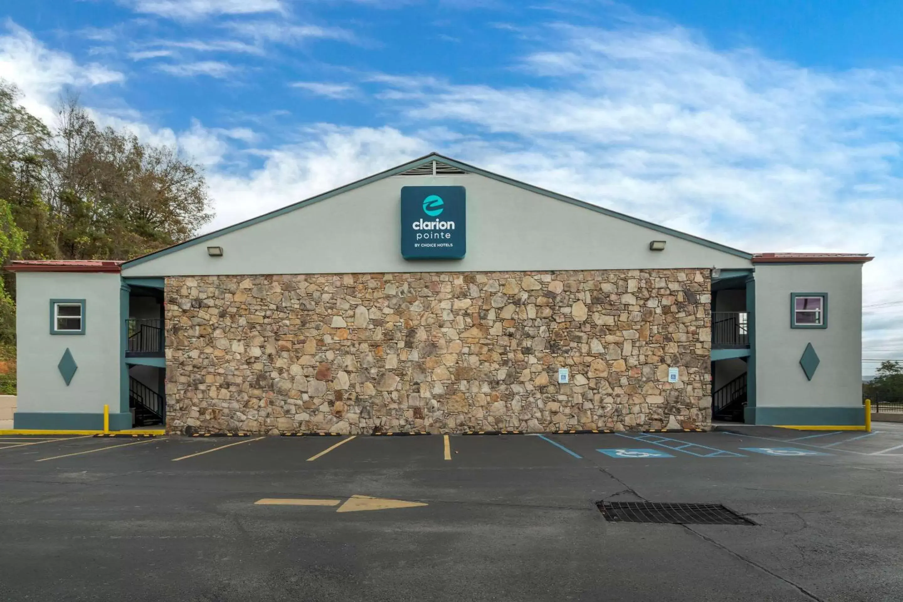 Property building in Clarion Pointe Kimball By Choice Hotels Property building in Clarion Pointe Kimball By Choice Hotels