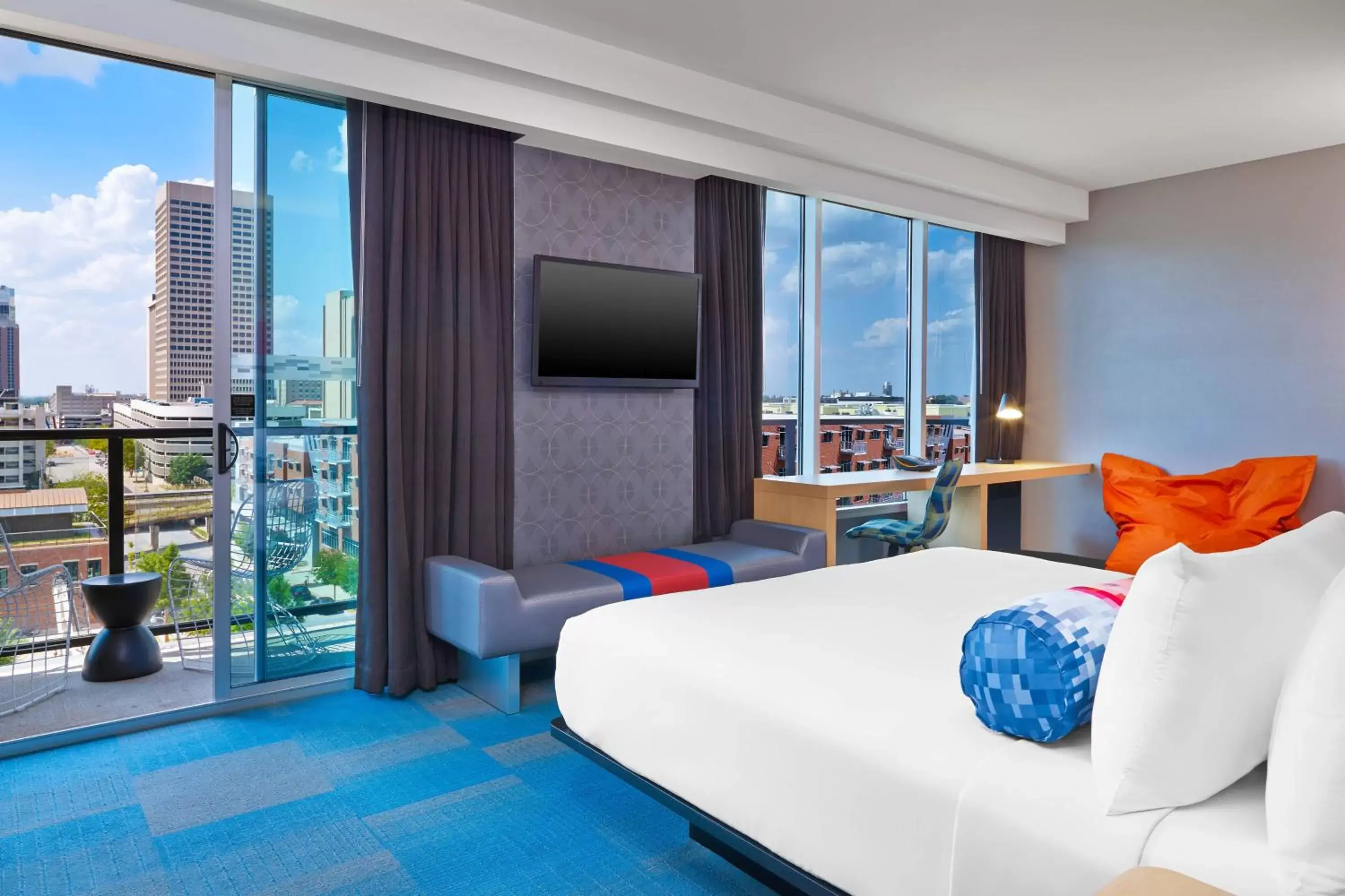 Bedroom in Aloft Oklahoma City Downtown – Bricktown