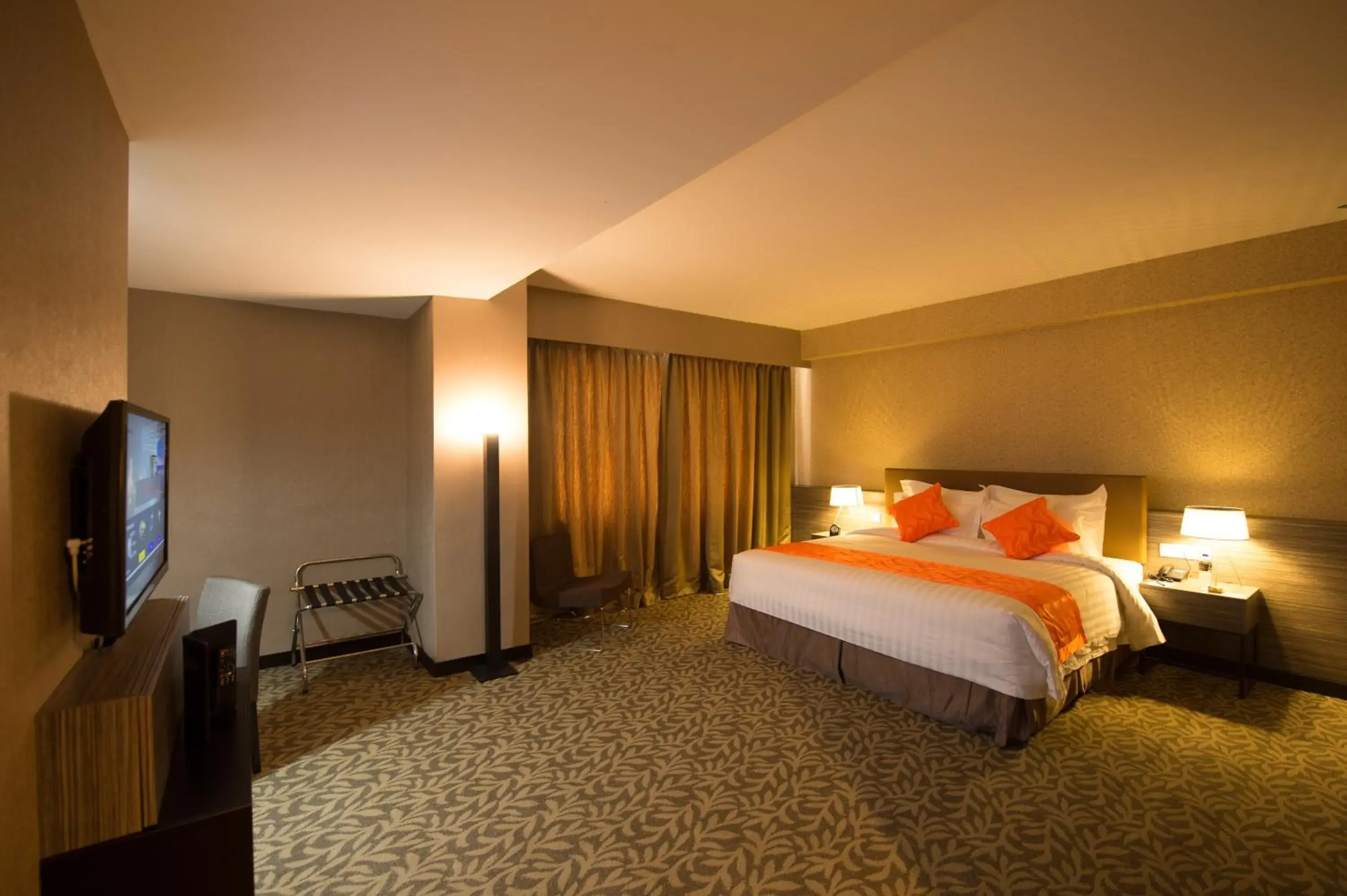 Bedroom, Bed in Grand Alora Hotel