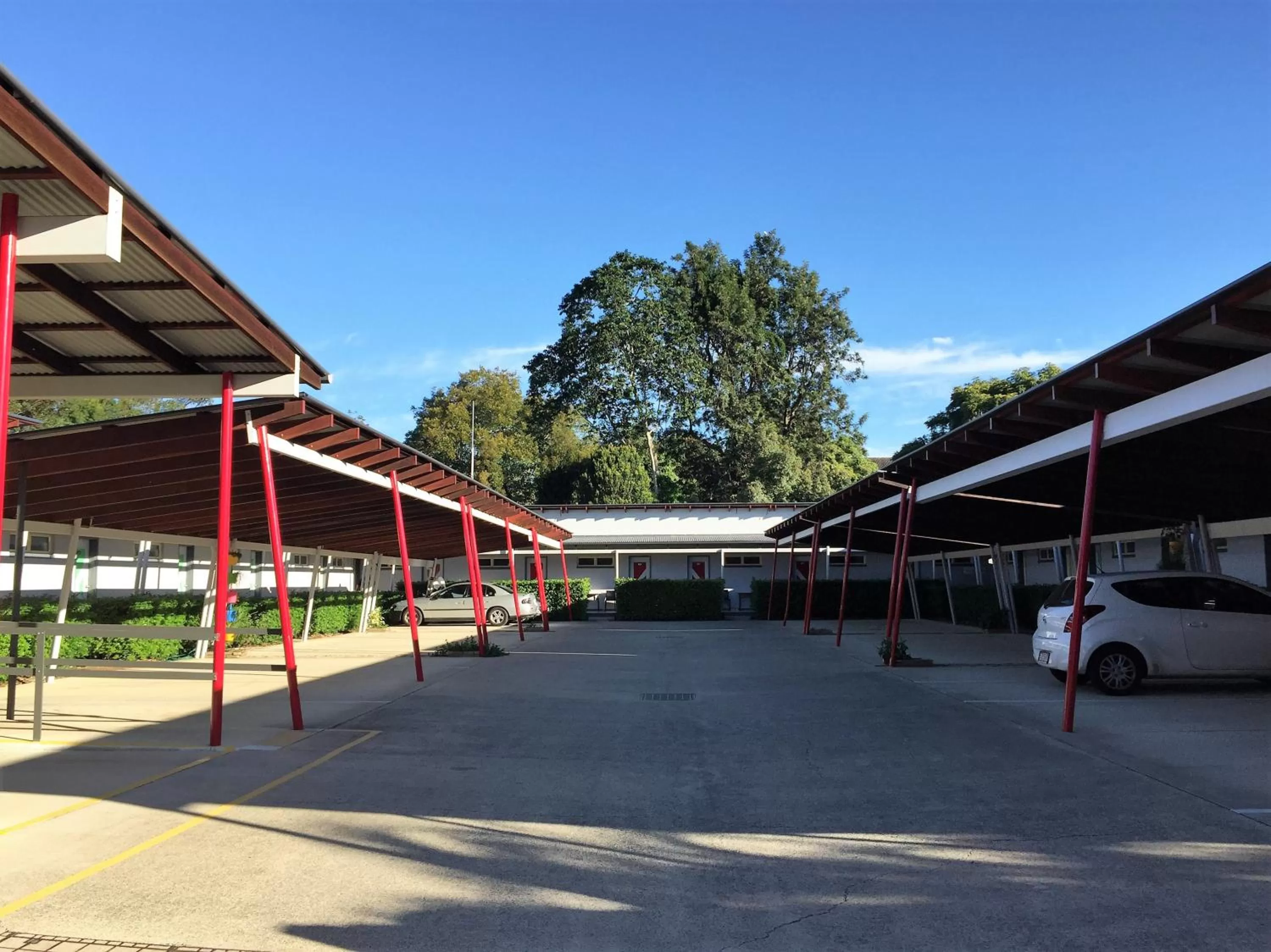 Property building in Red Bridge Motor Inn