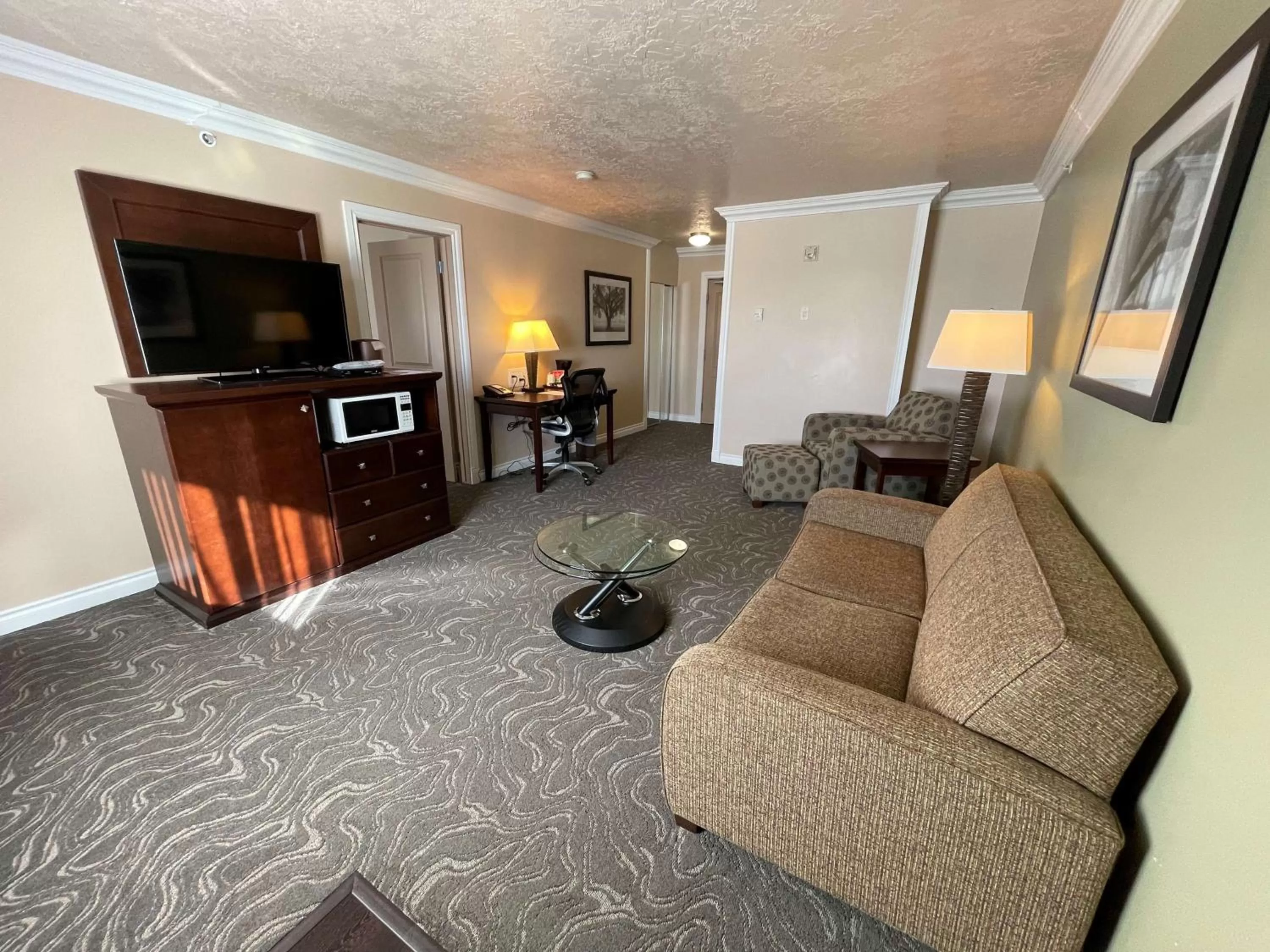 Queen Suite with Sofa Bed - Non-Smoking in Best Western PLUS Mirage Hotel and Resort