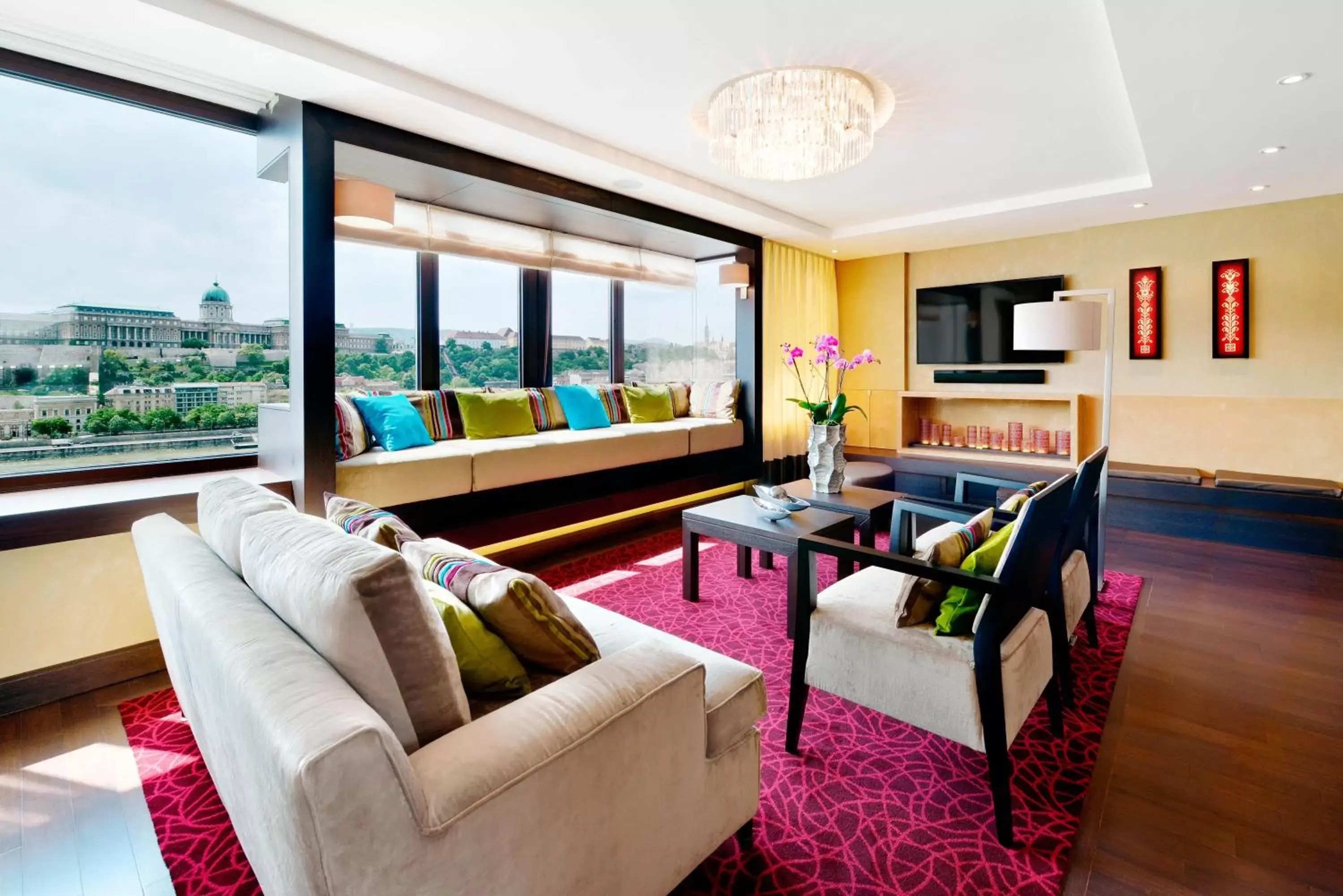 Photo of the whole room, Seating Area in InterContinental Budapest, an IHG Hotel