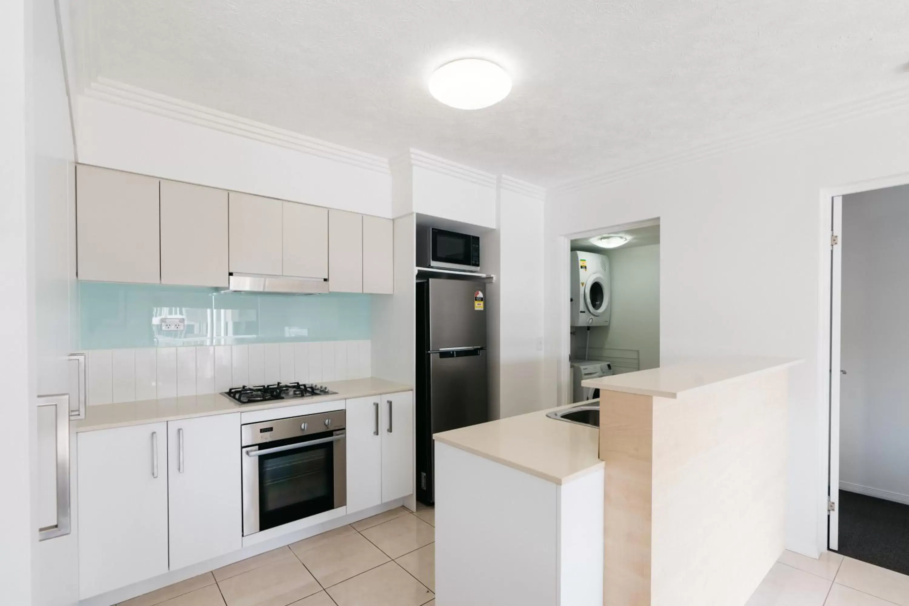 Kitchen or kitchenette, Kitchen/Kitchenette in Gabba Central Apartments