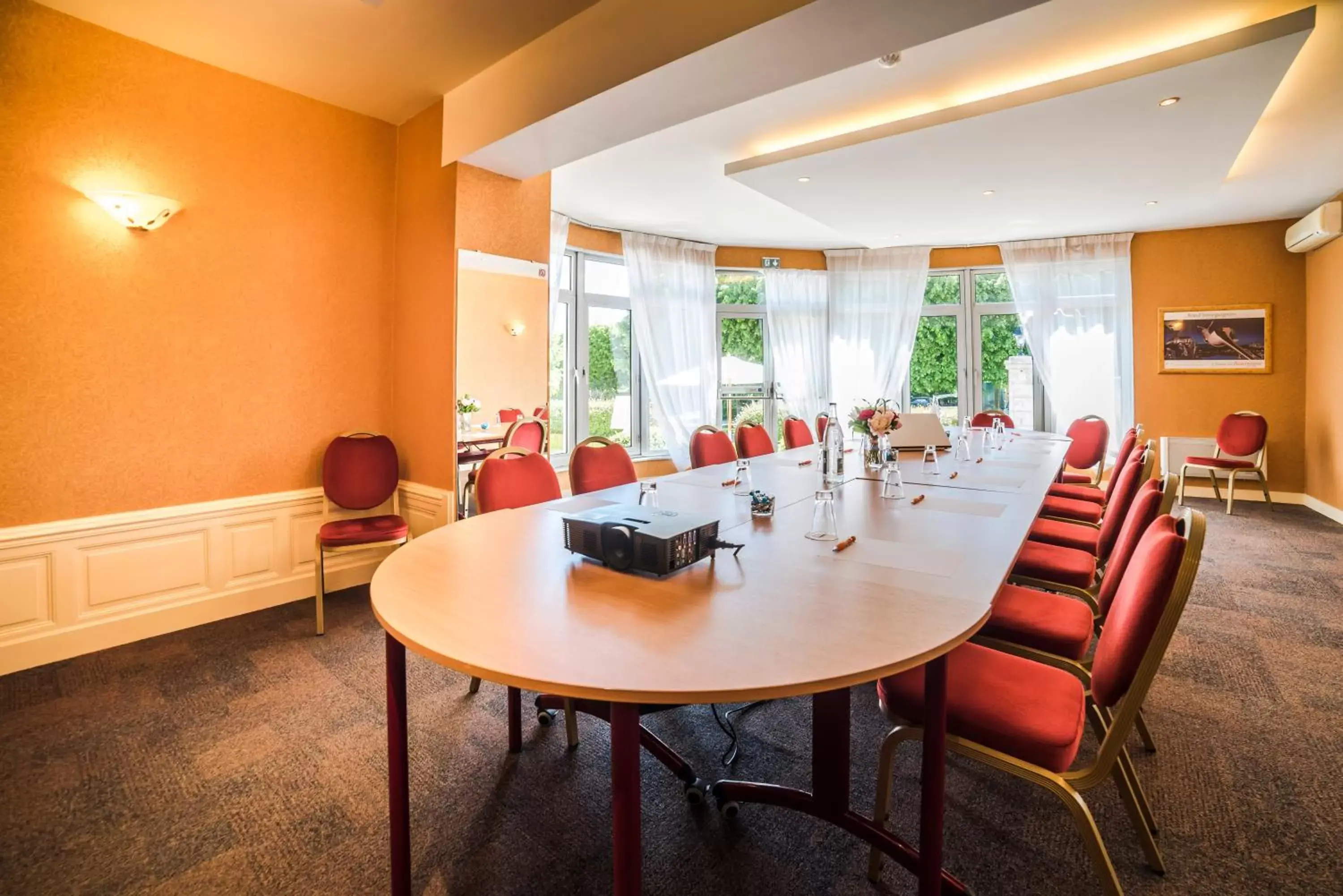 Business facilities in The Originals Boutique, Hôtel Normandie, Auxerre