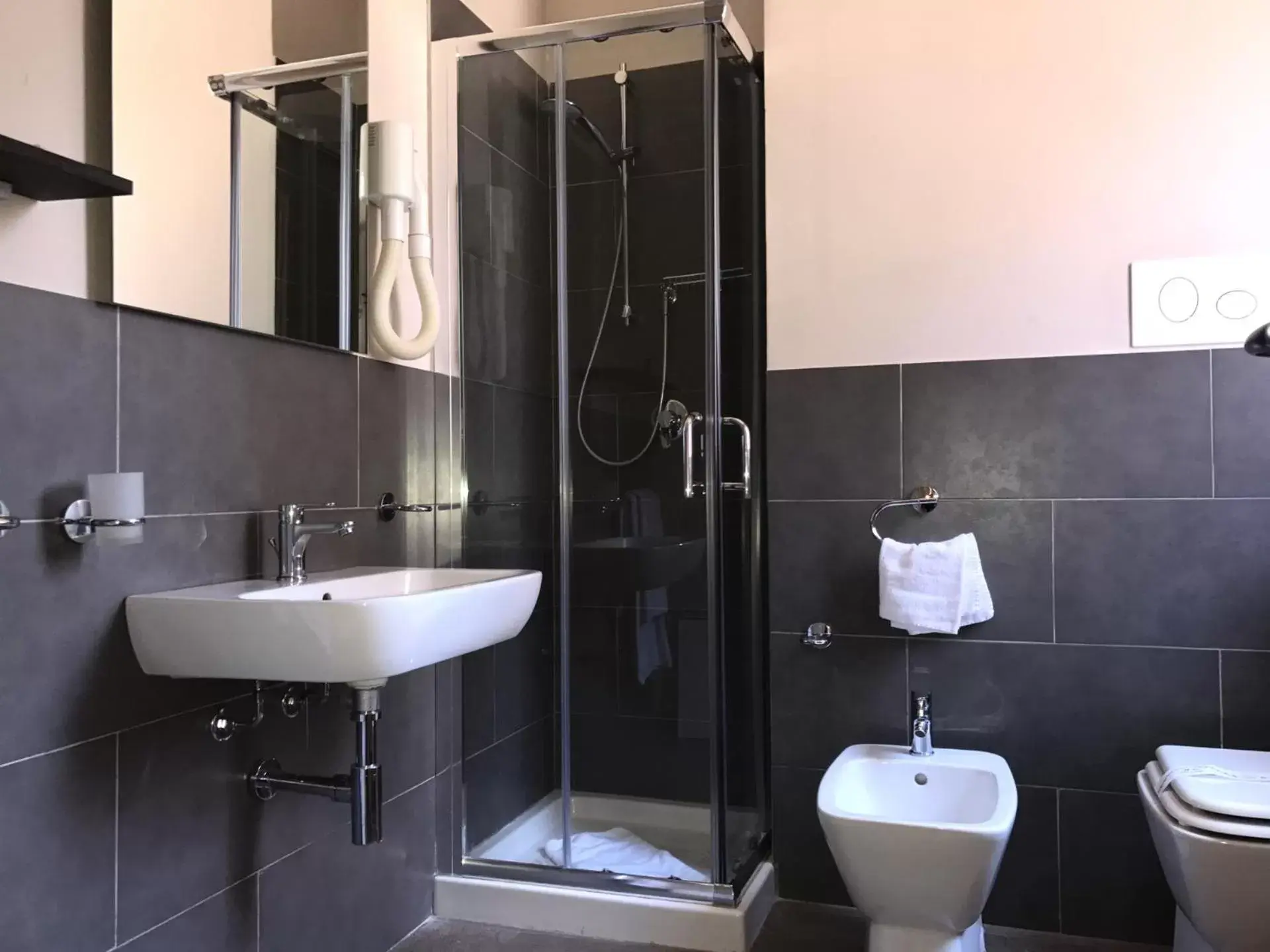 Bathroom in Casena Dei Colli, Sure Hotel Collection By Best Western