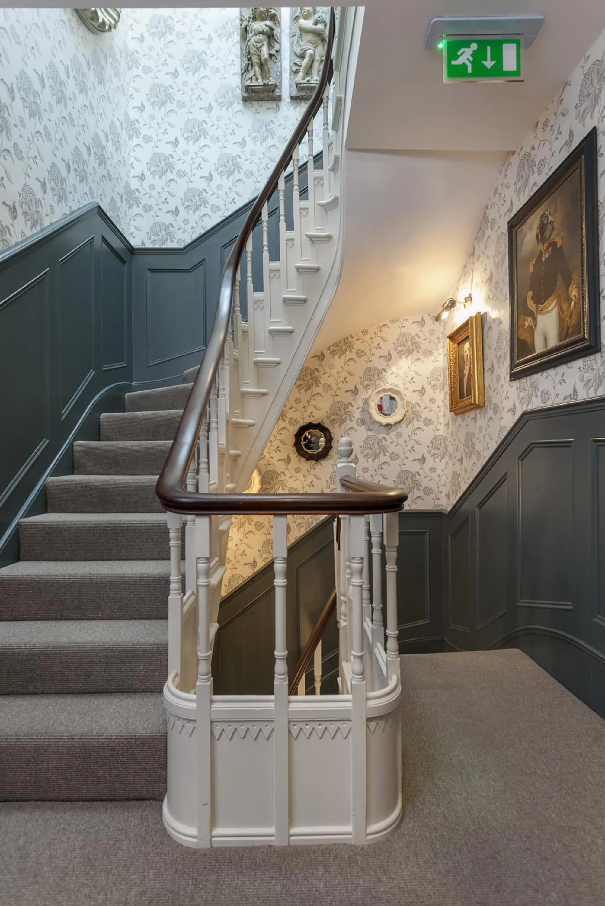 Lobby or reception in The Clerk & Well Pub and Rooms
